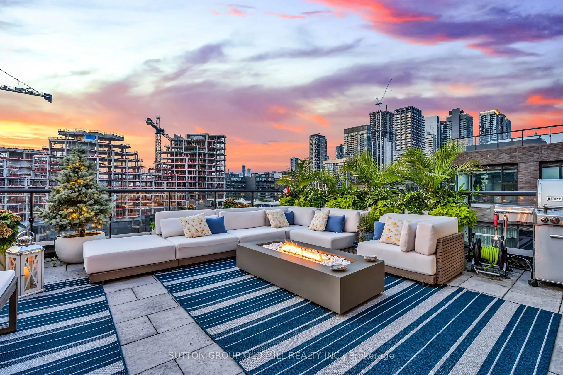 455 Wellington Street W, #711