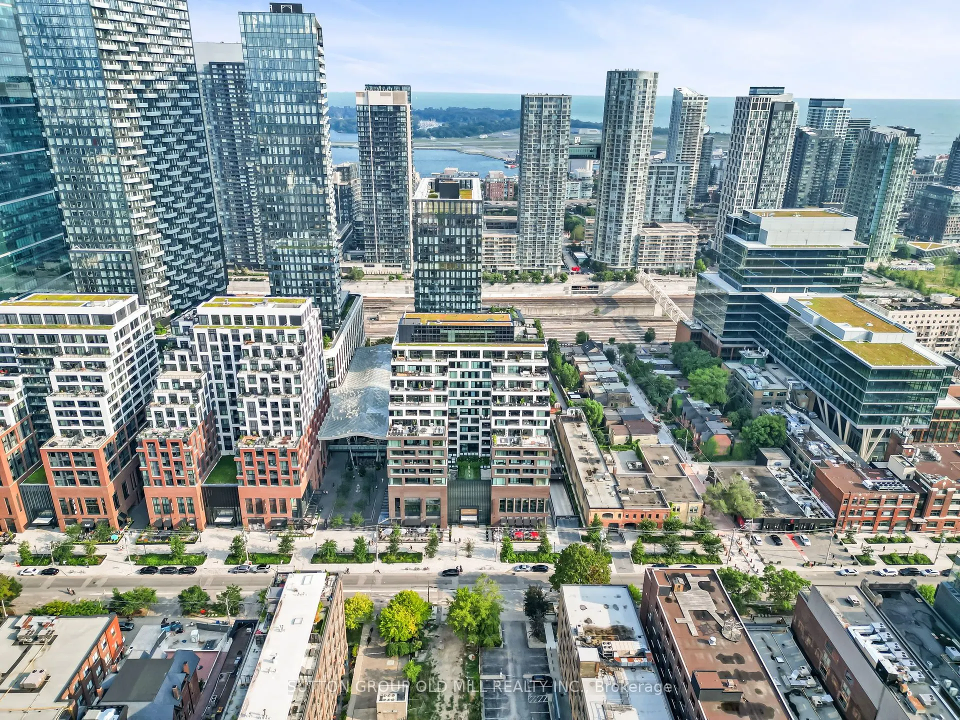 455 Wellington Street W, #711