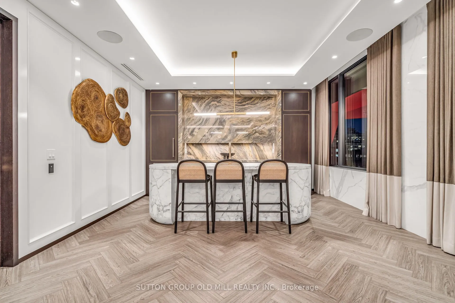 455 Wellington Street W, #711