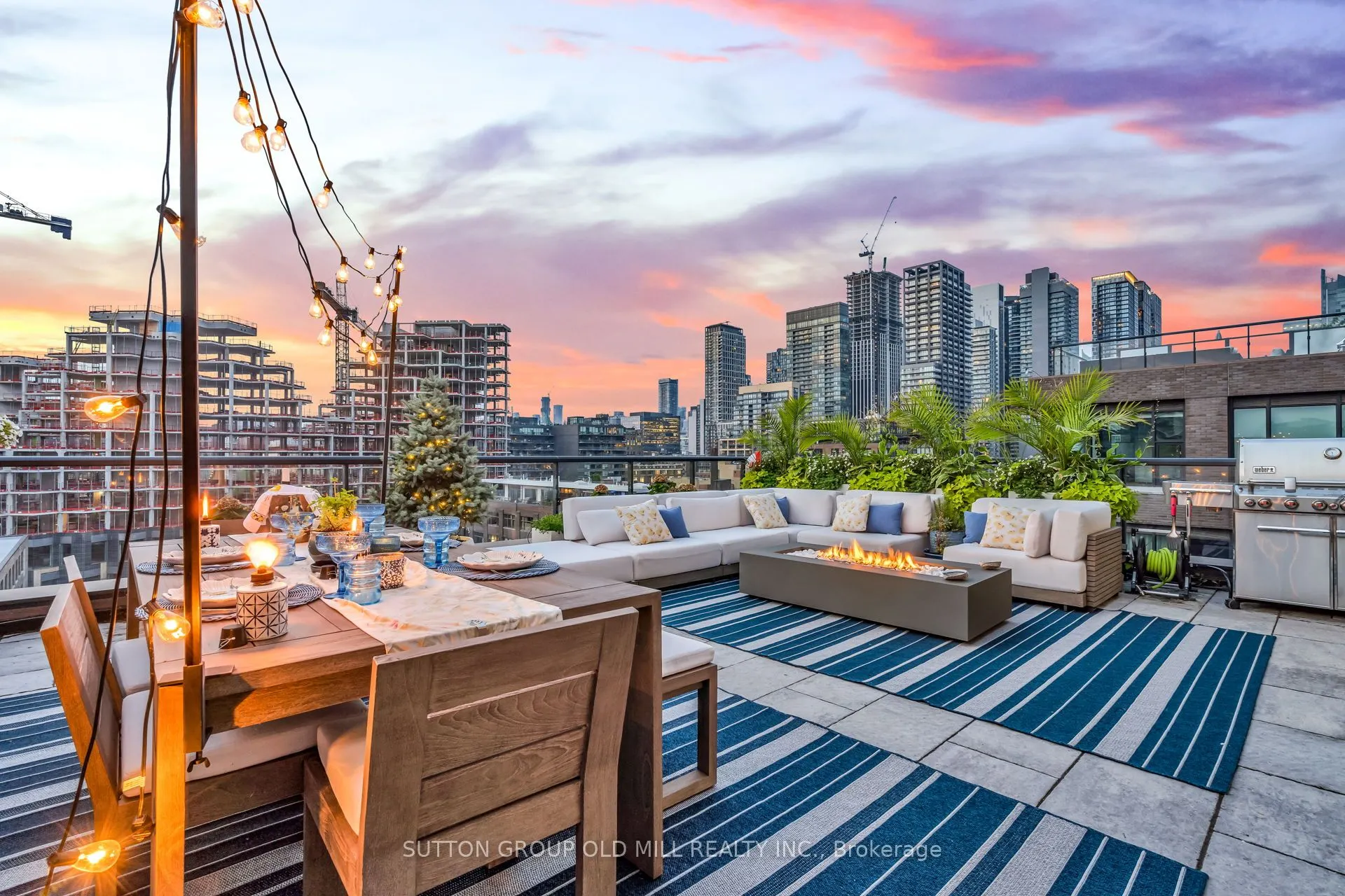 455 Wellington Street W, #711