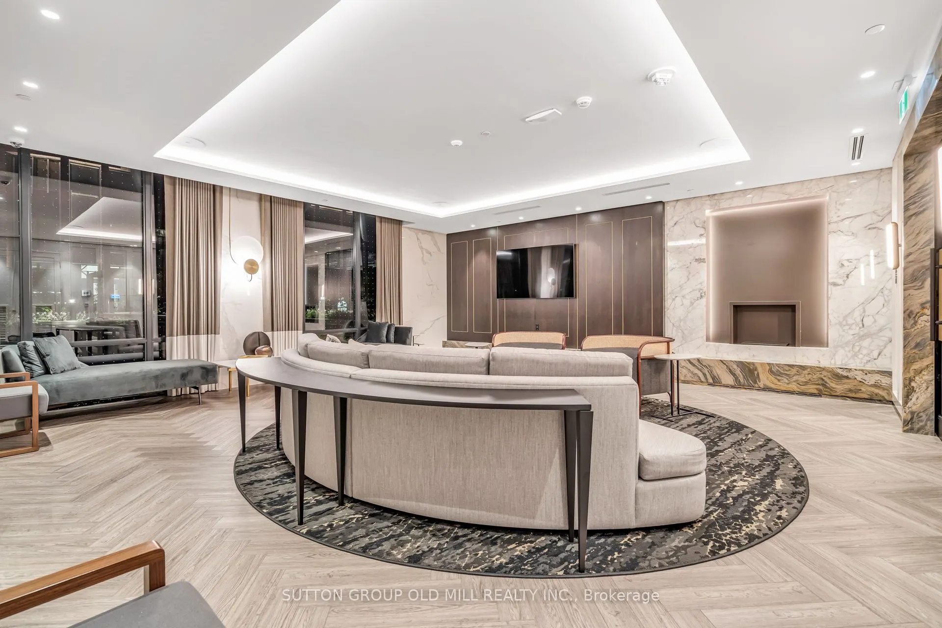 455 Wellington Street W, #711