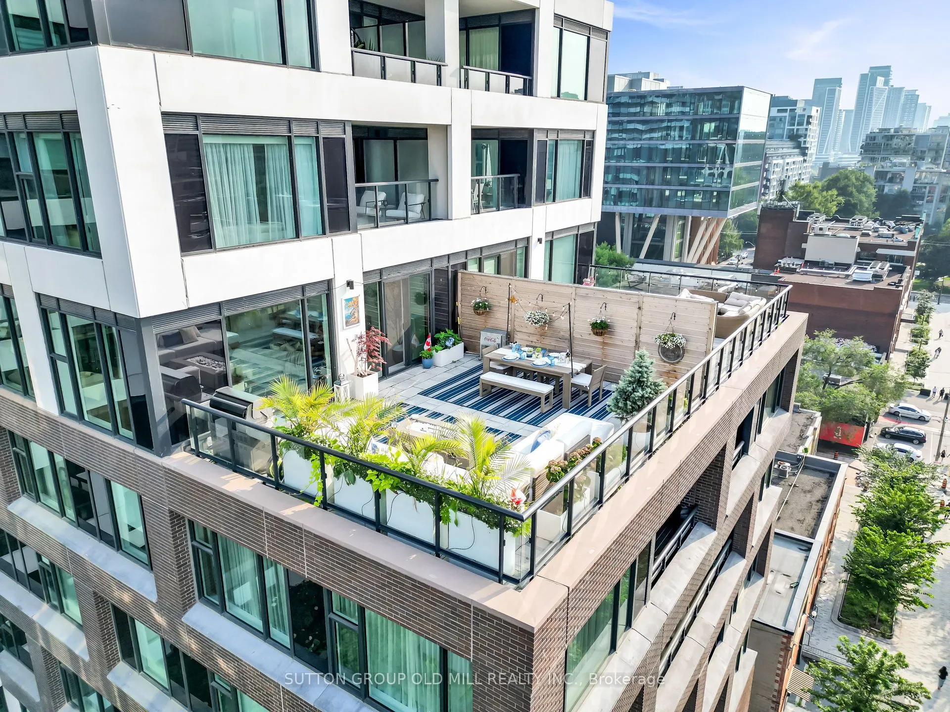 455 Wellington Street W, #711