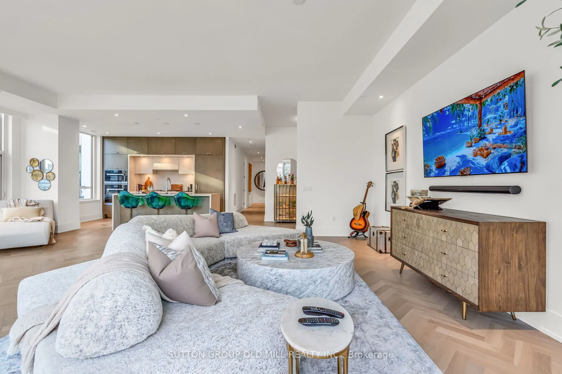 455 Wellington Street W, #711