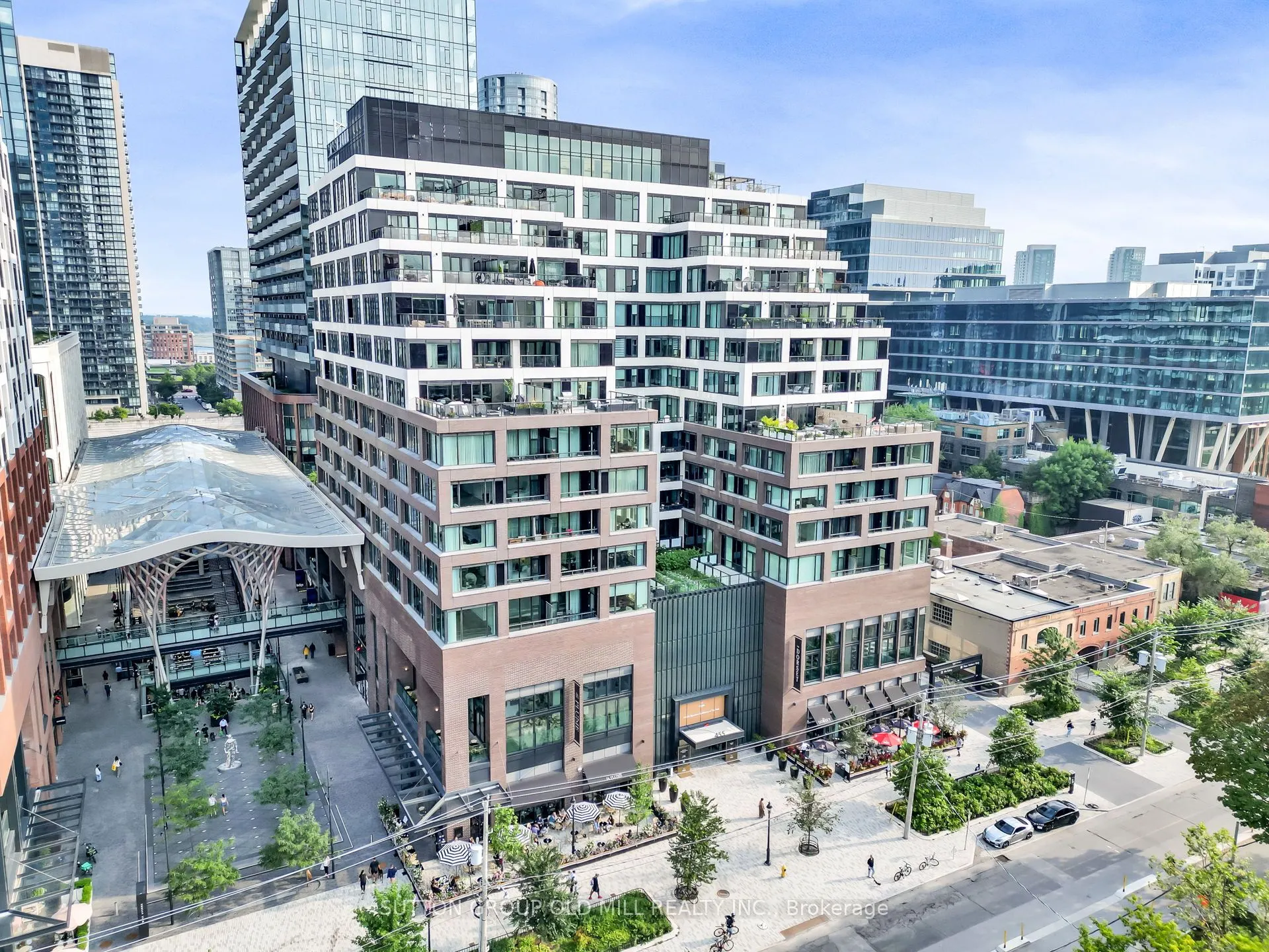 455 Wellington Street W, #711