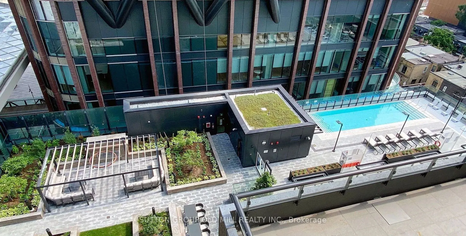 455 Wellington Street W, #711