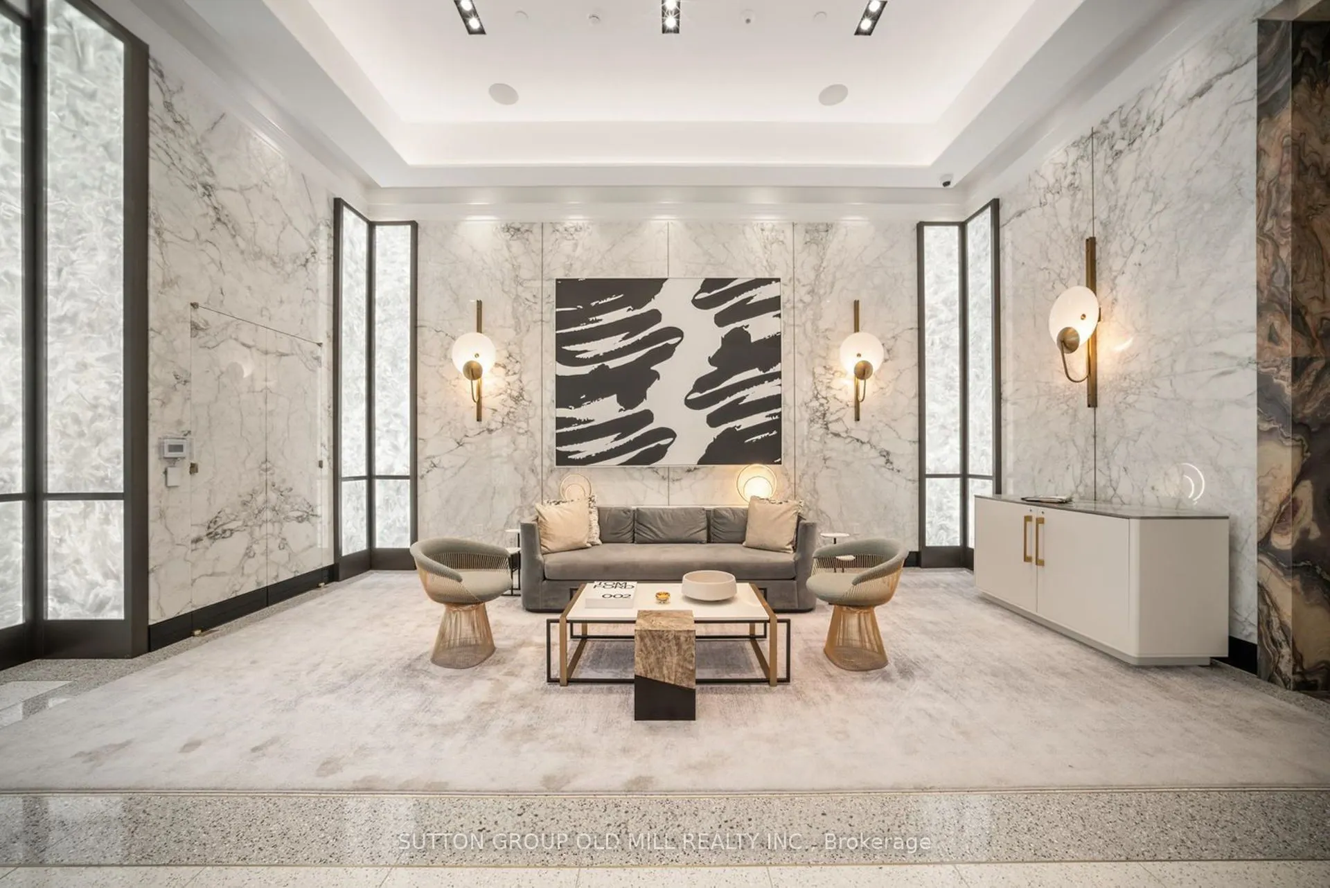 455 Wellington Street W, #711