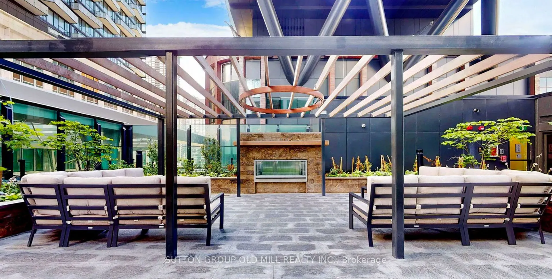 455 Wellington Street W, #711