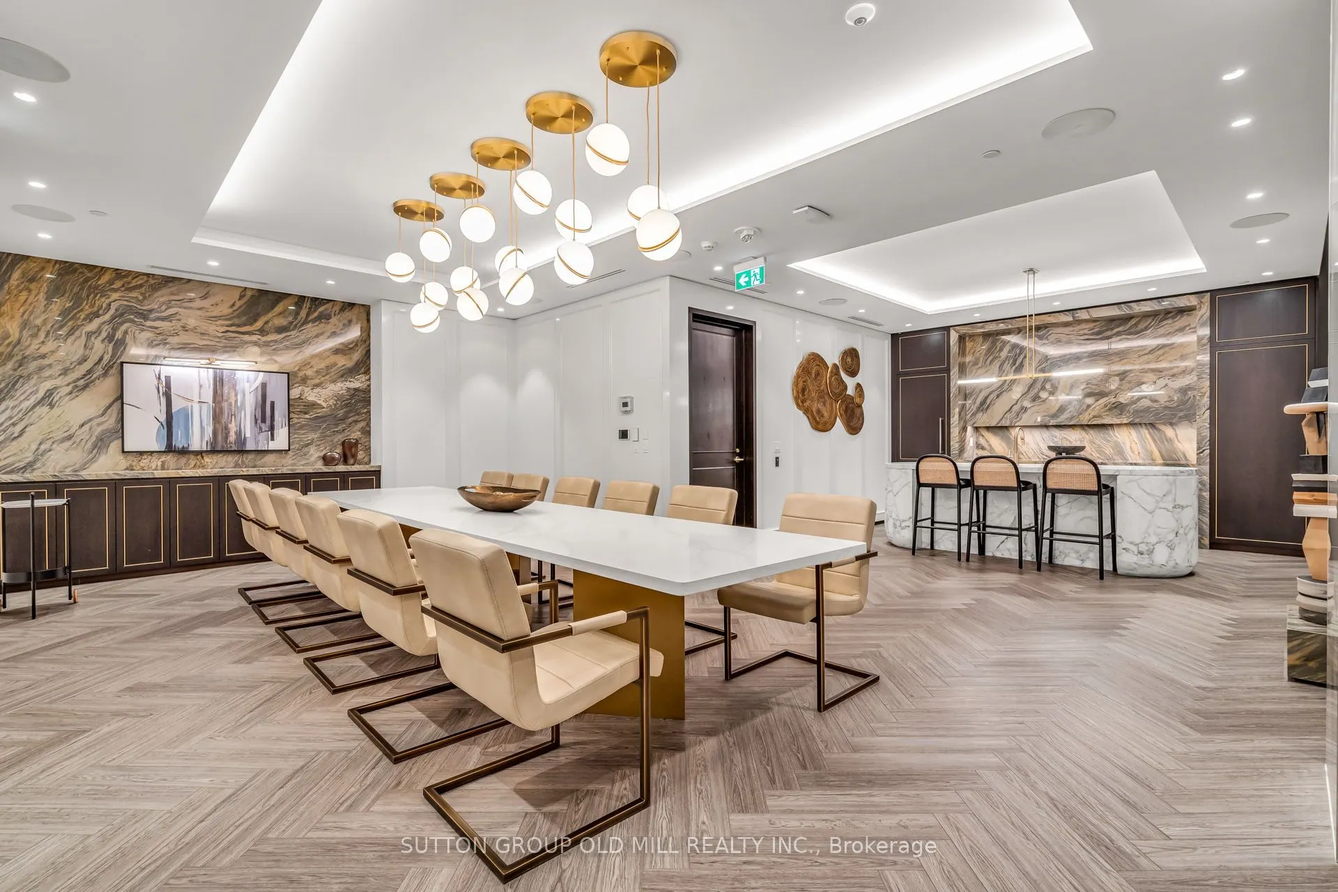 455 Wellington Street W, #711