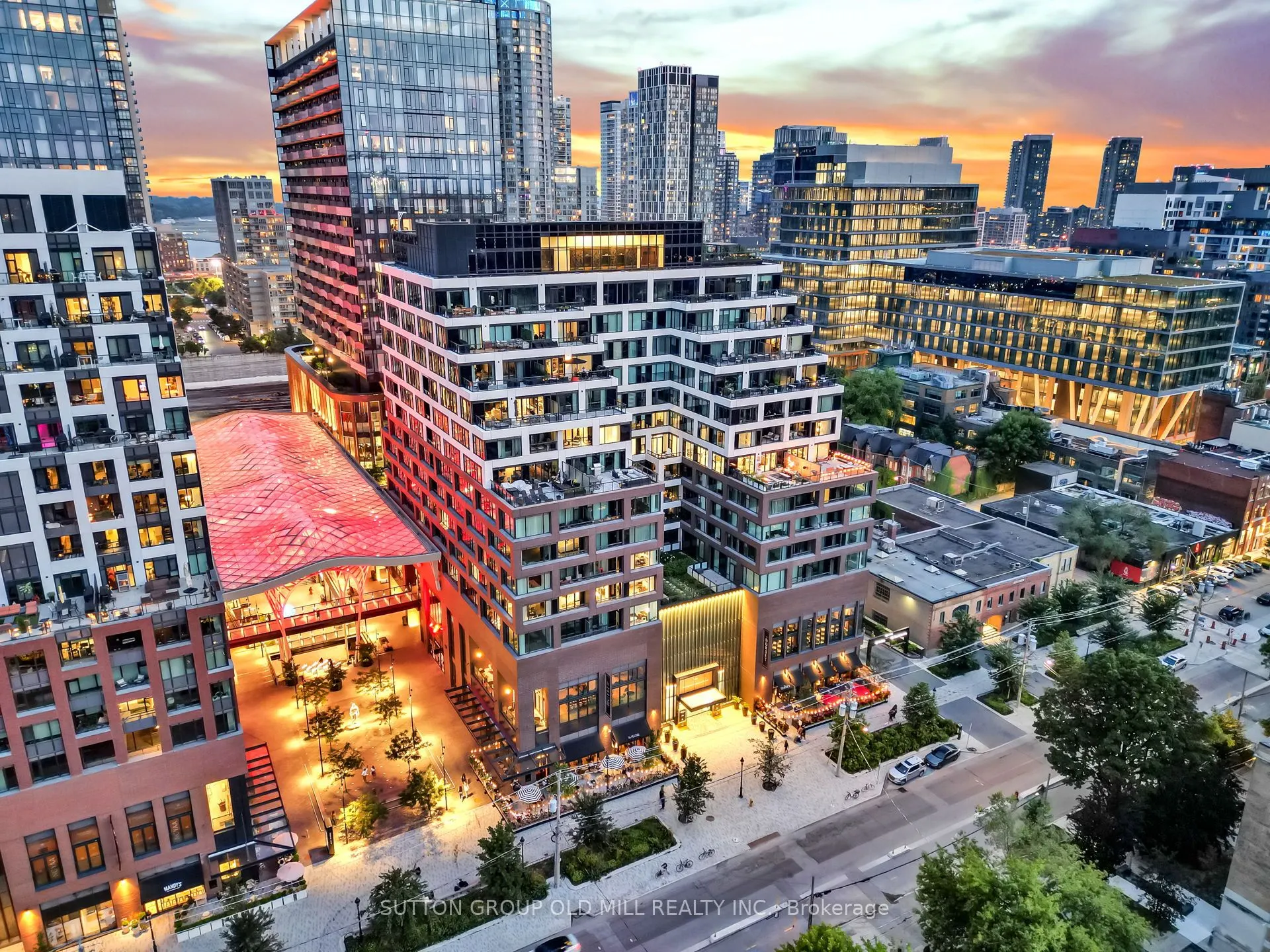 455 Wellington Street W, #711