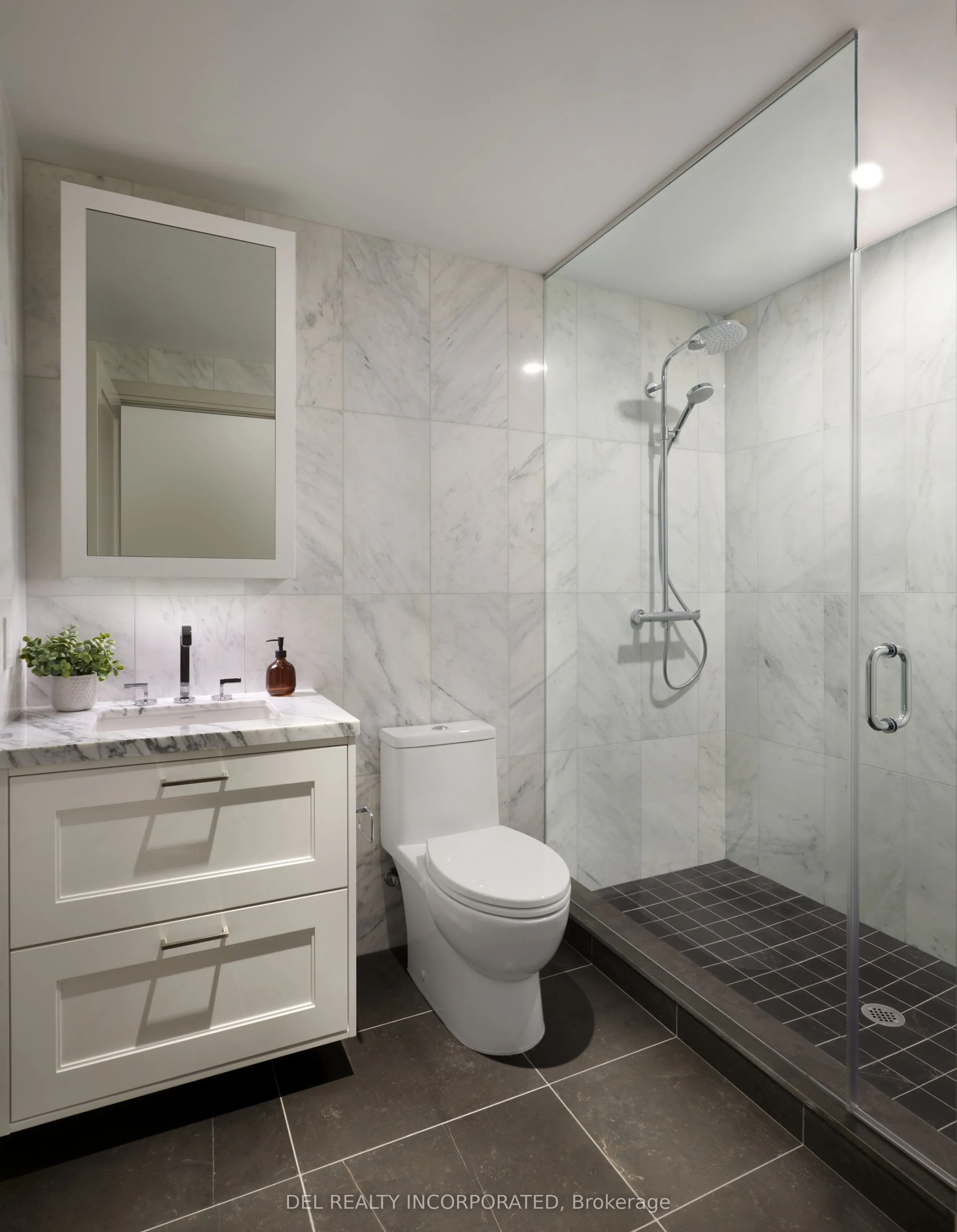 155 Merchants' Wharf, #815