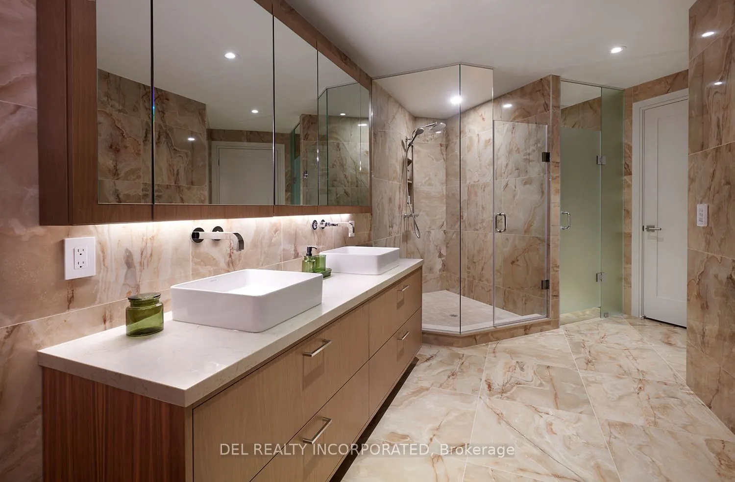 155 Merchants' Wharf, #815