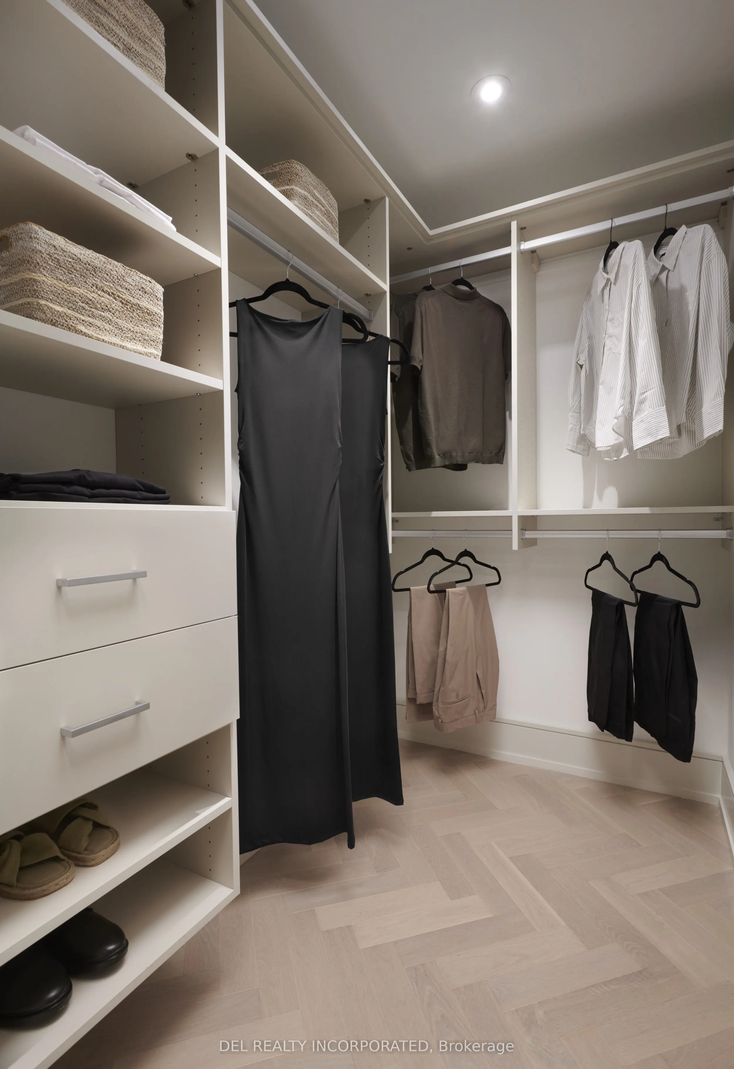 155 Merchants' Wharf, #815