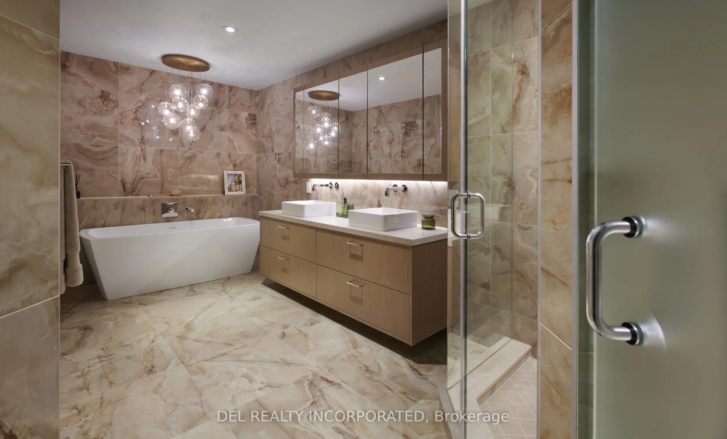 155 Merchants' Wharf, #815