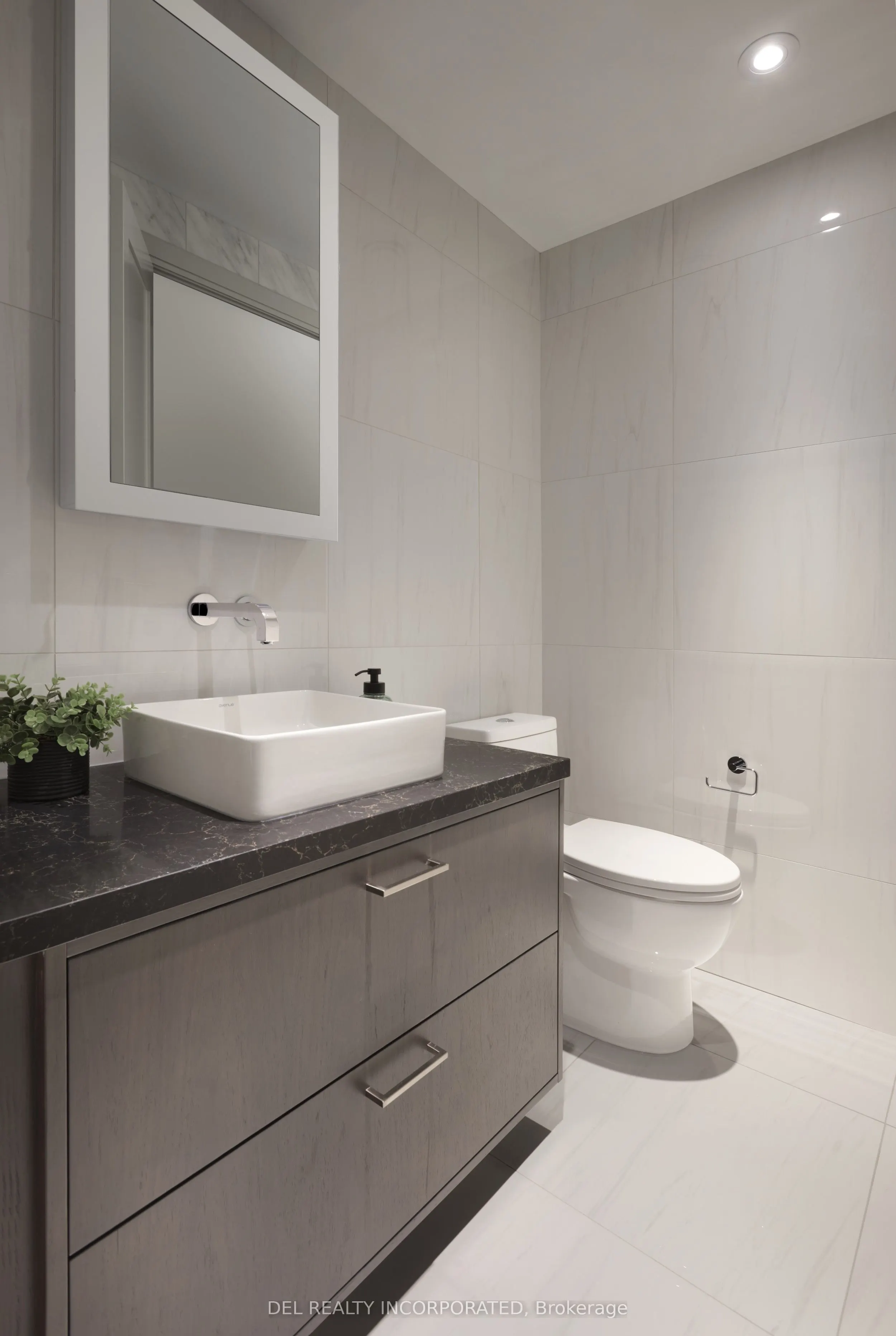 155 Merchants' Wharf, #815