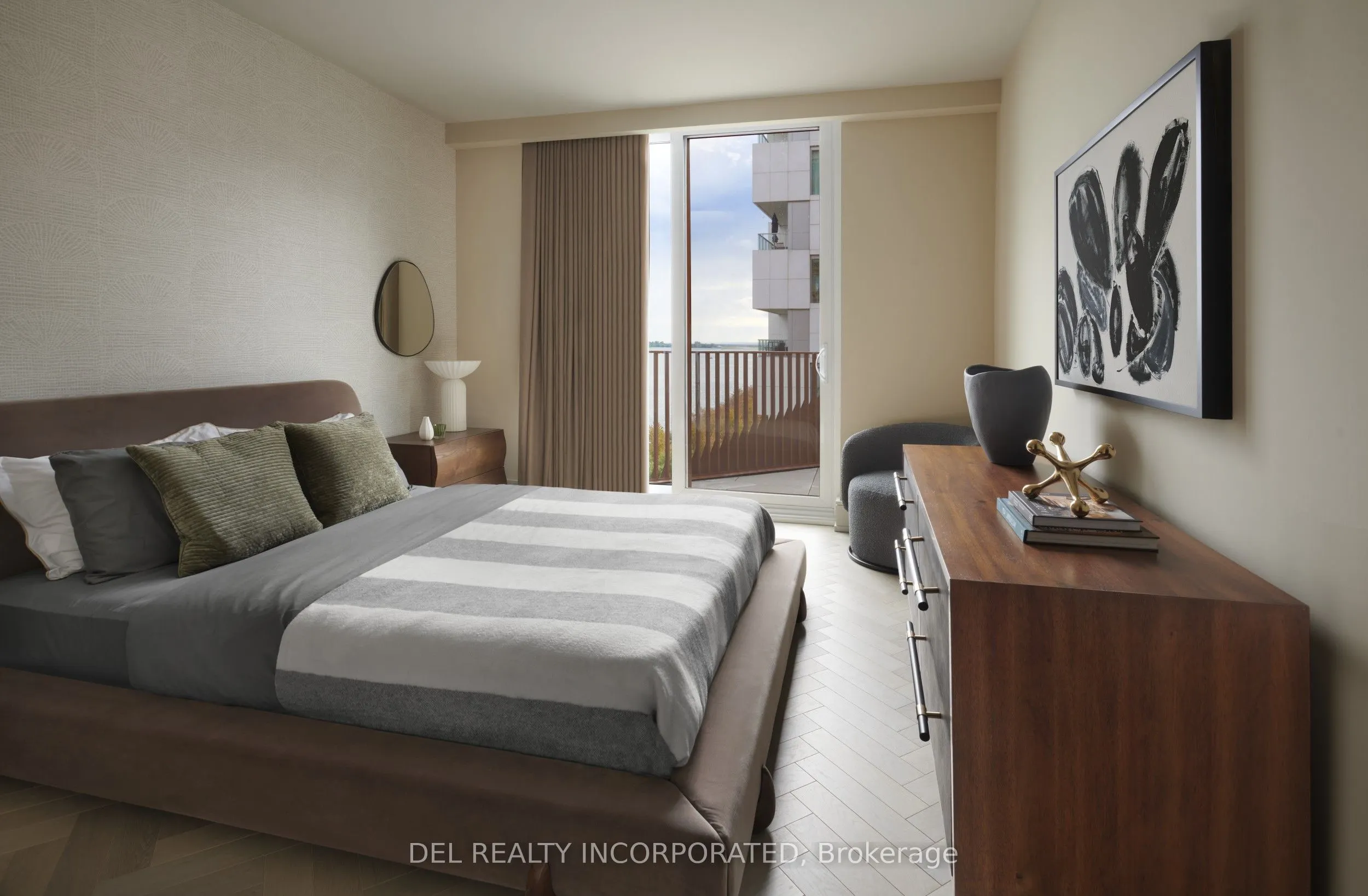 155 Merchants' Wharf, #815