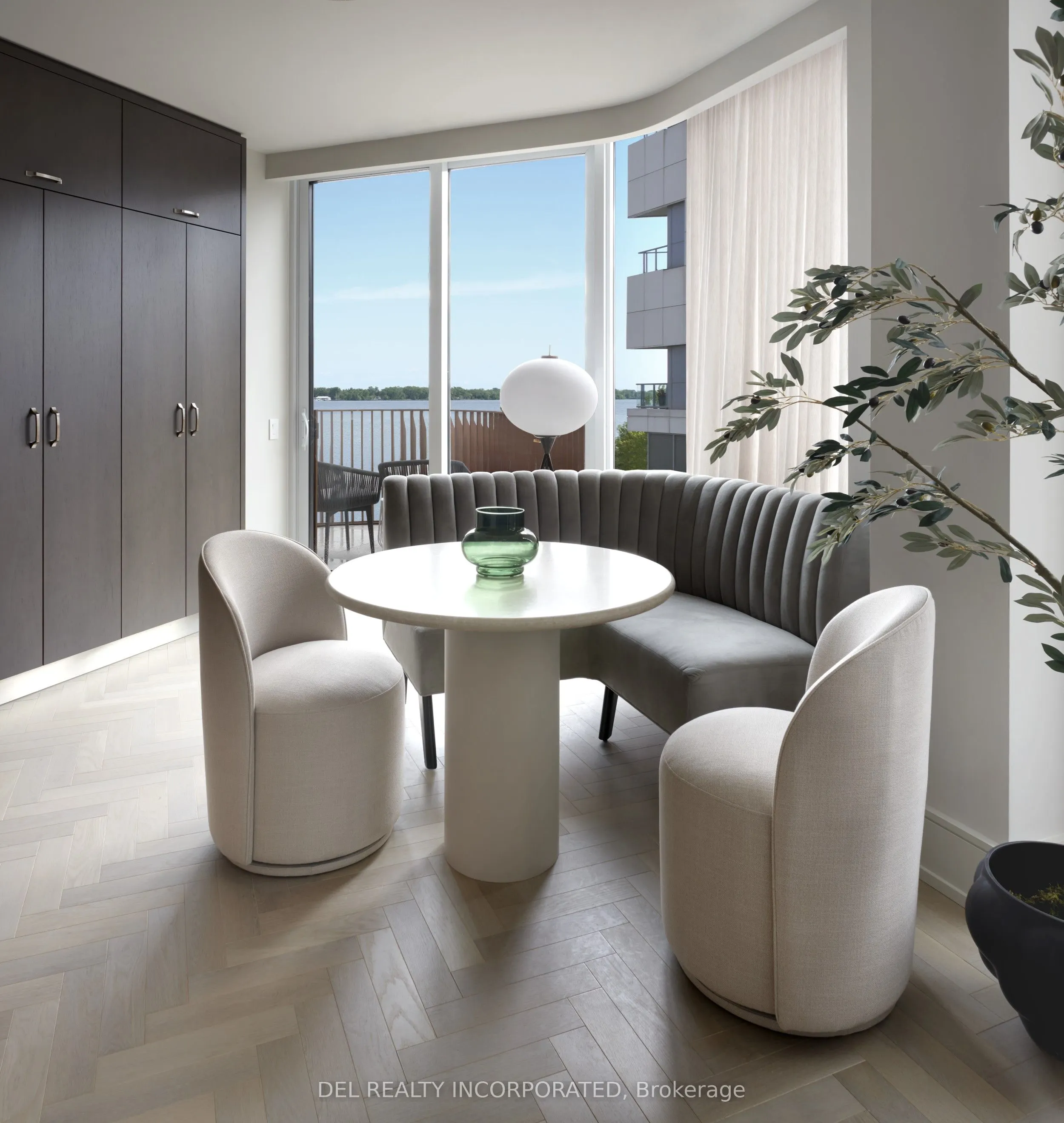 155 Merchants' Wharf, #815