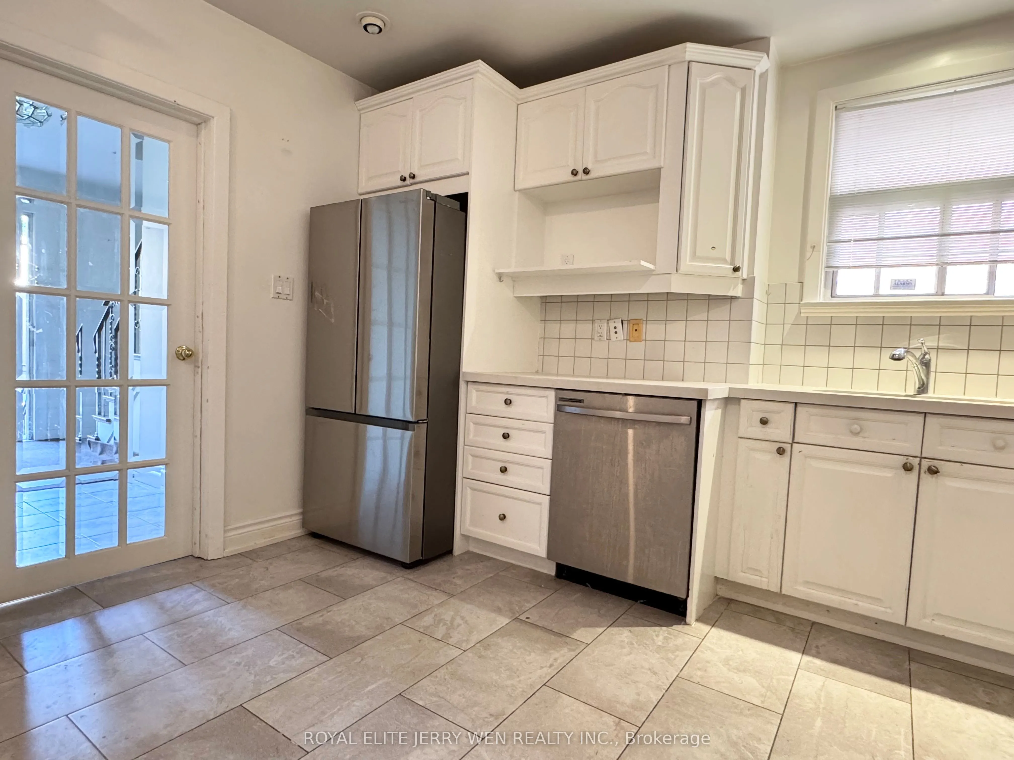 391 Glengarry Avenue