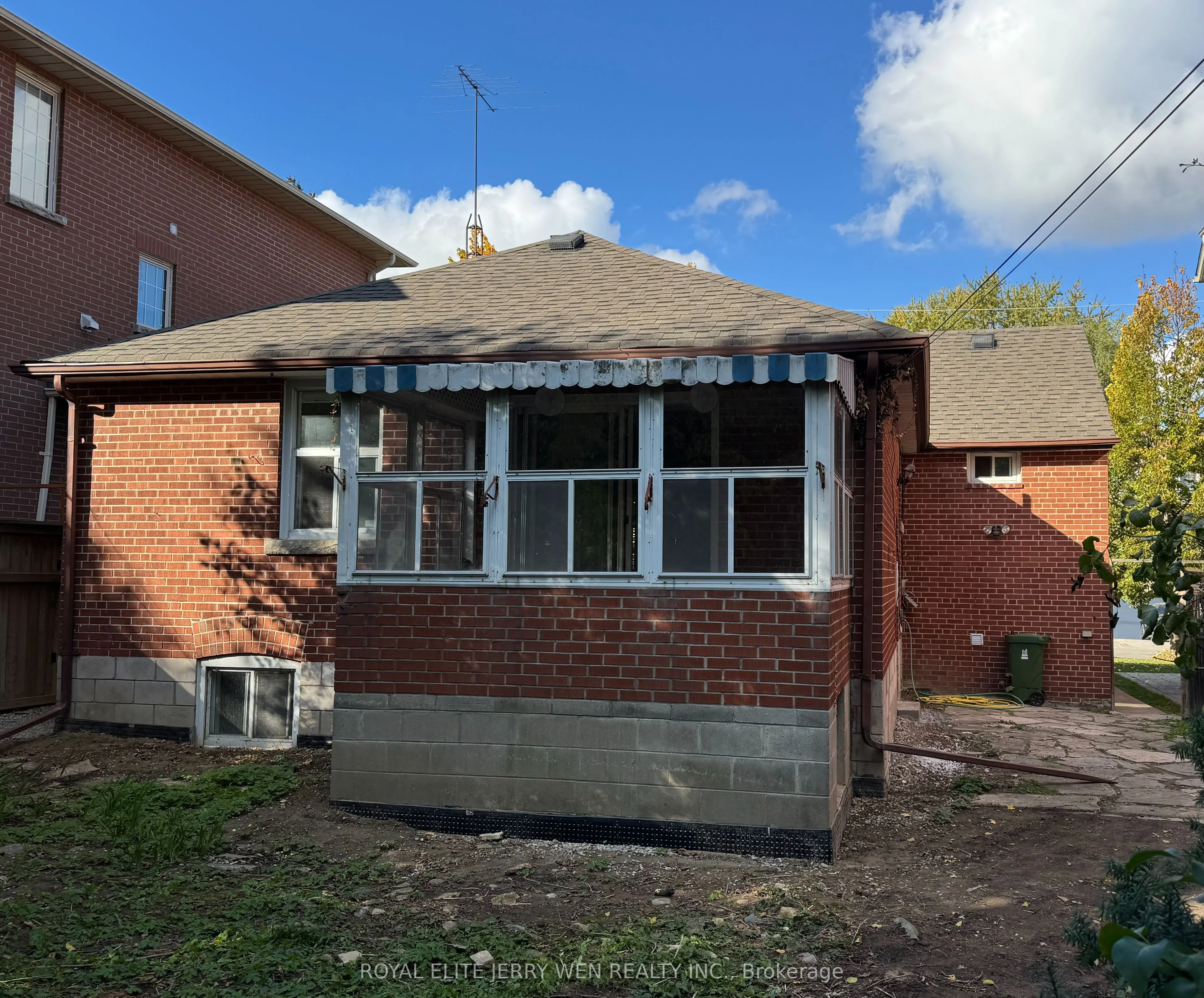 391 Glengarry Avenue