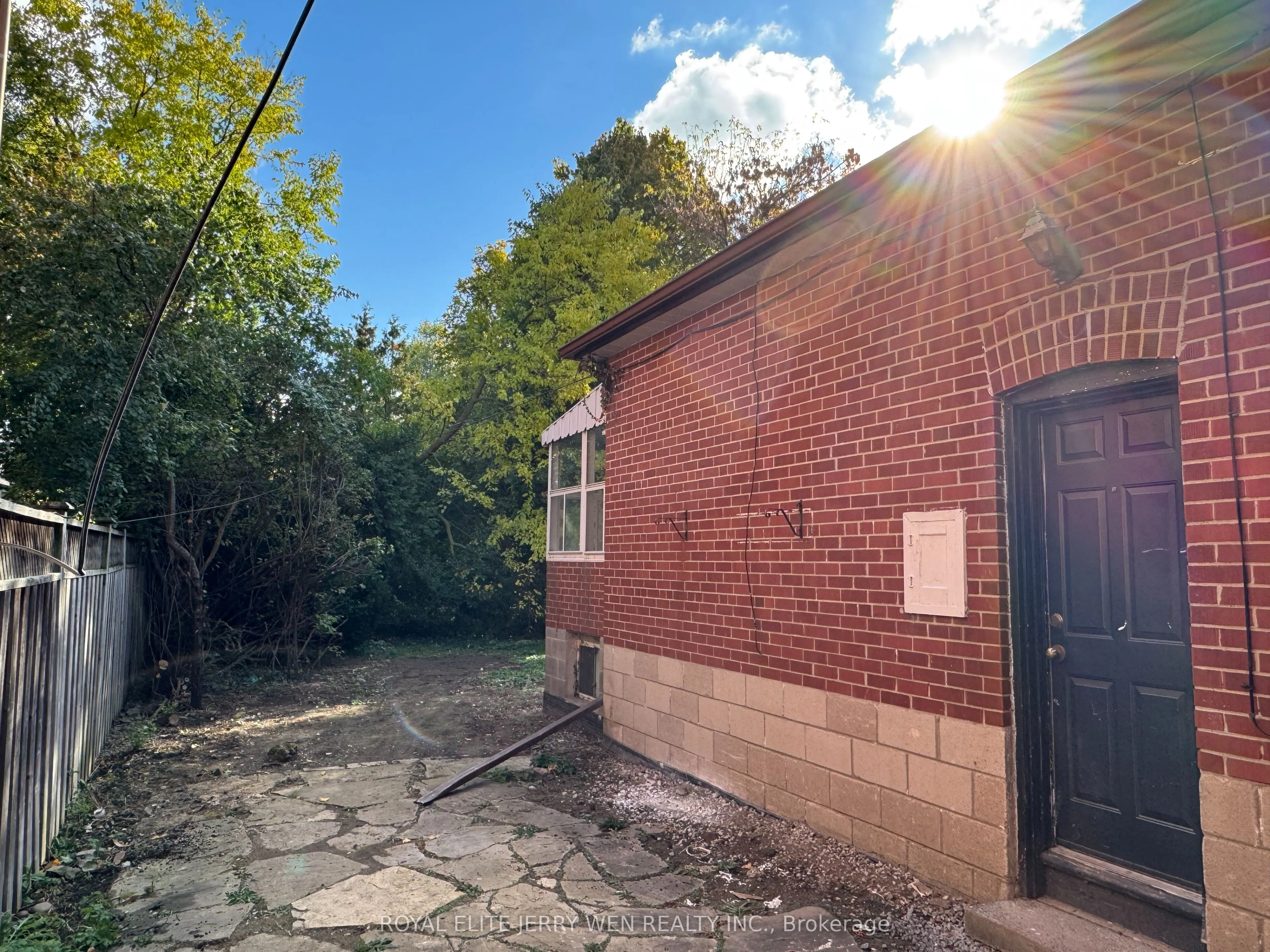 391 Glengarry Avenue