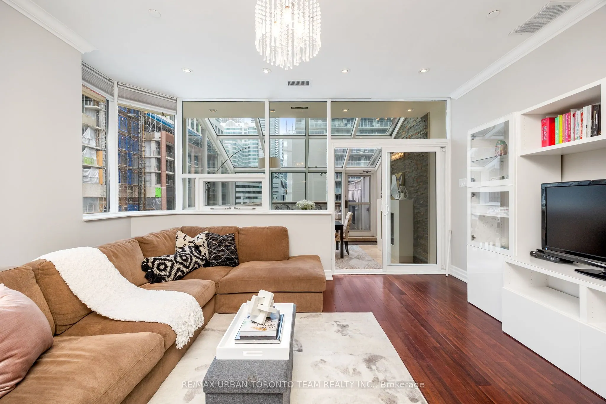 393 King Street W, #401