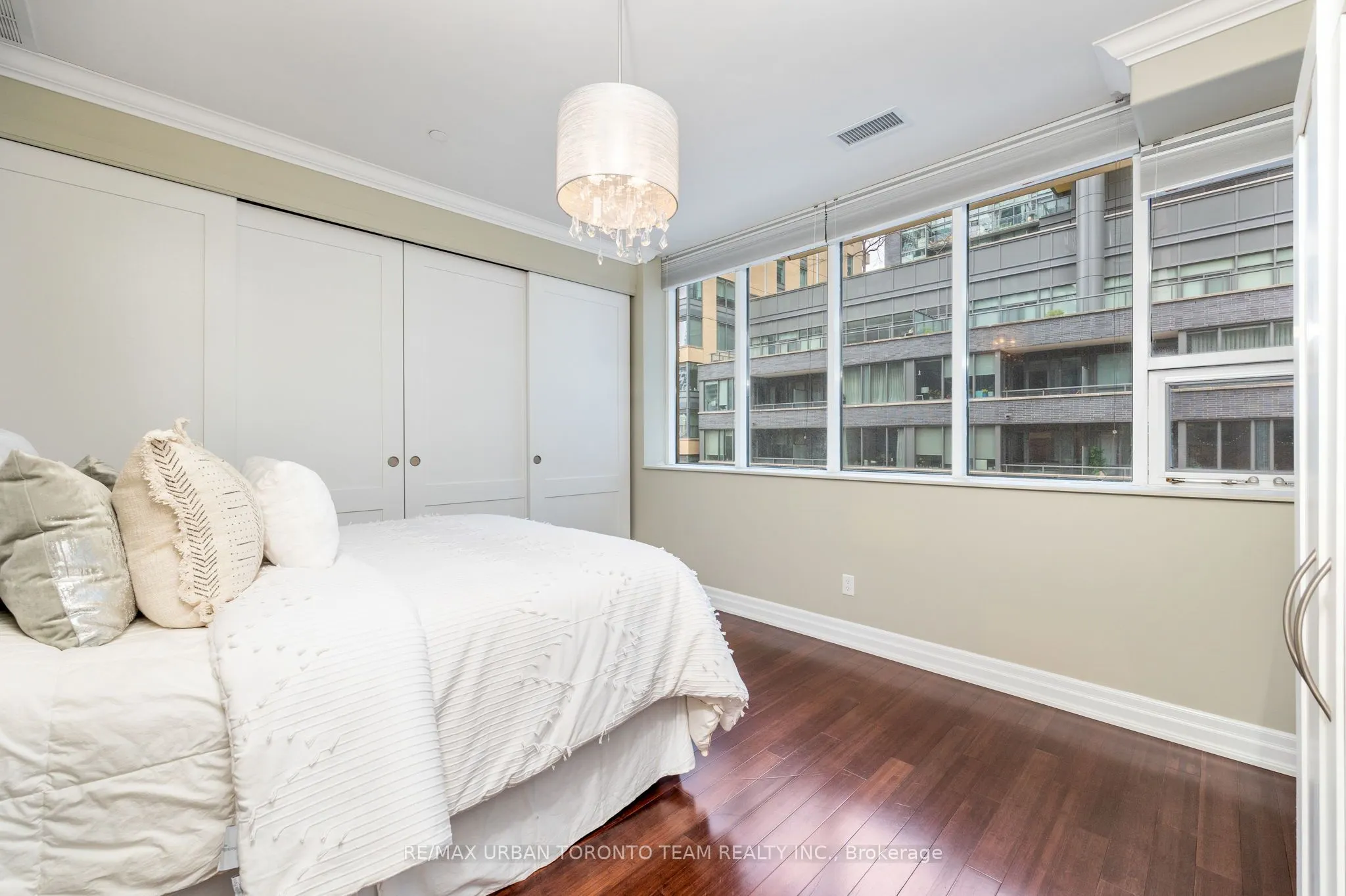 393 King Street W, #401