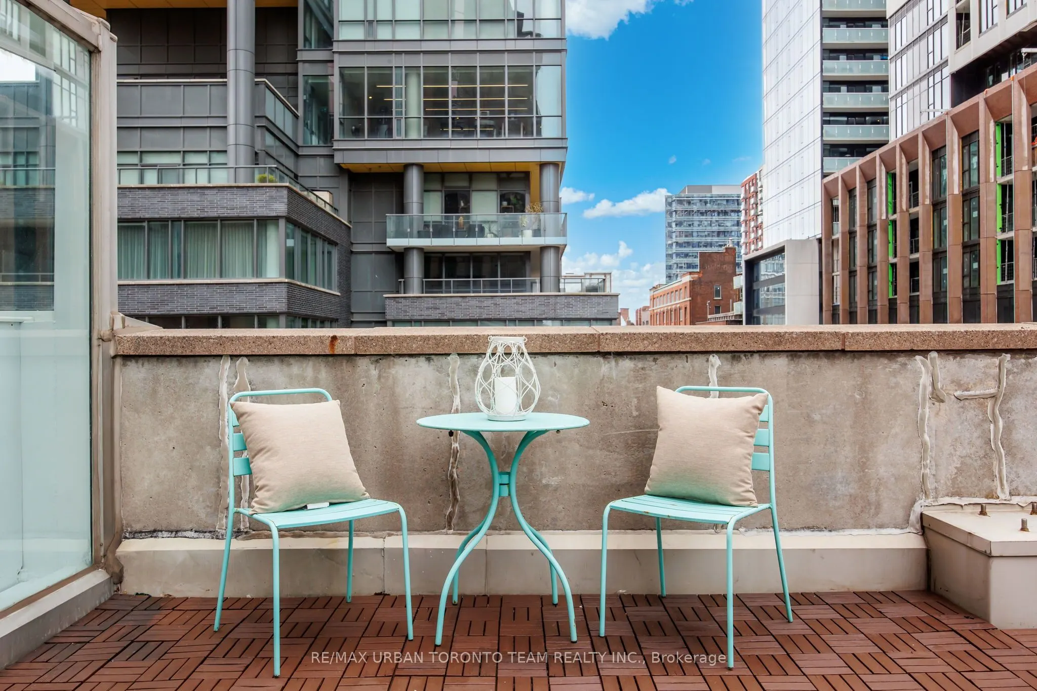 393 King Street W, #401