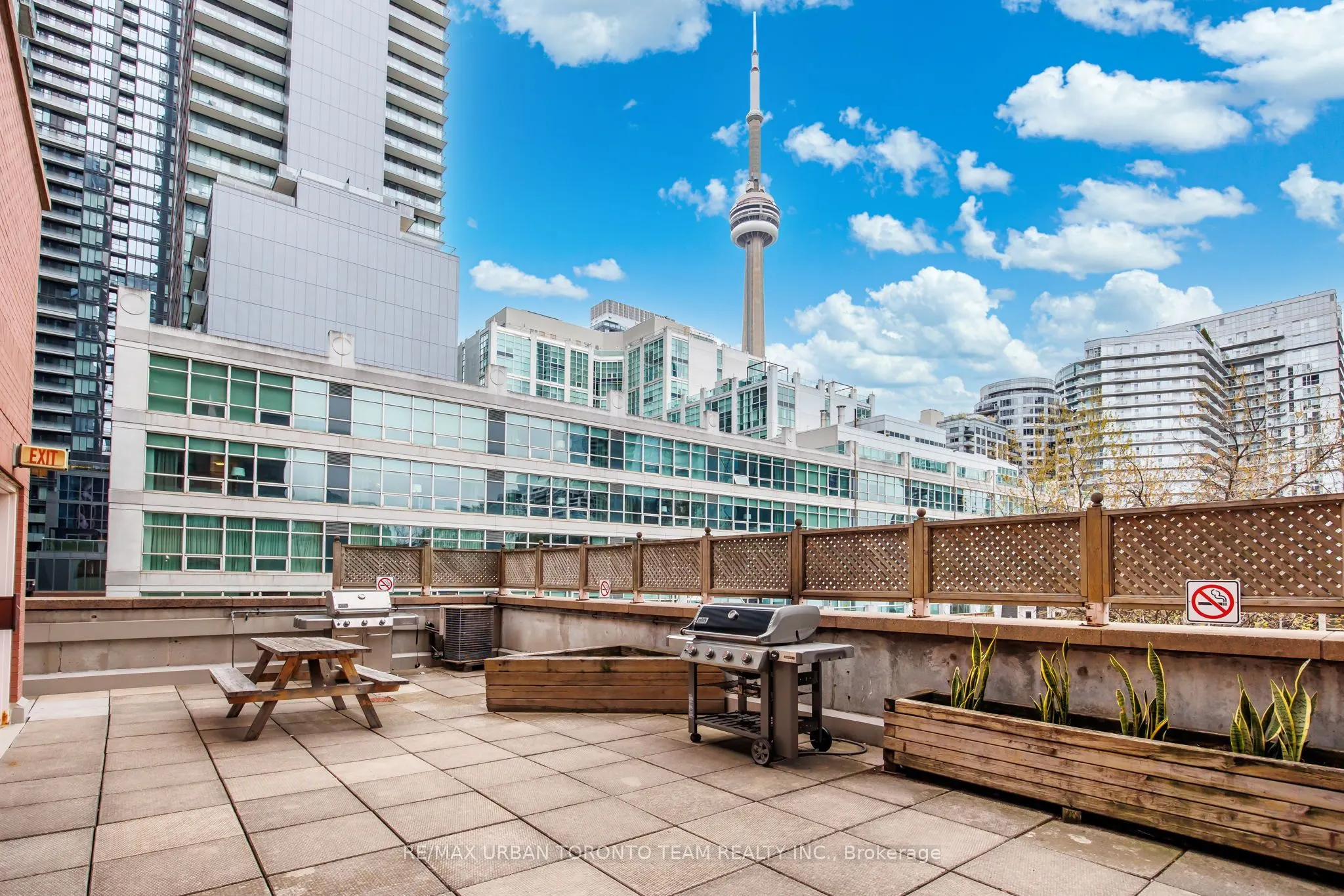 393 King Street W, #401