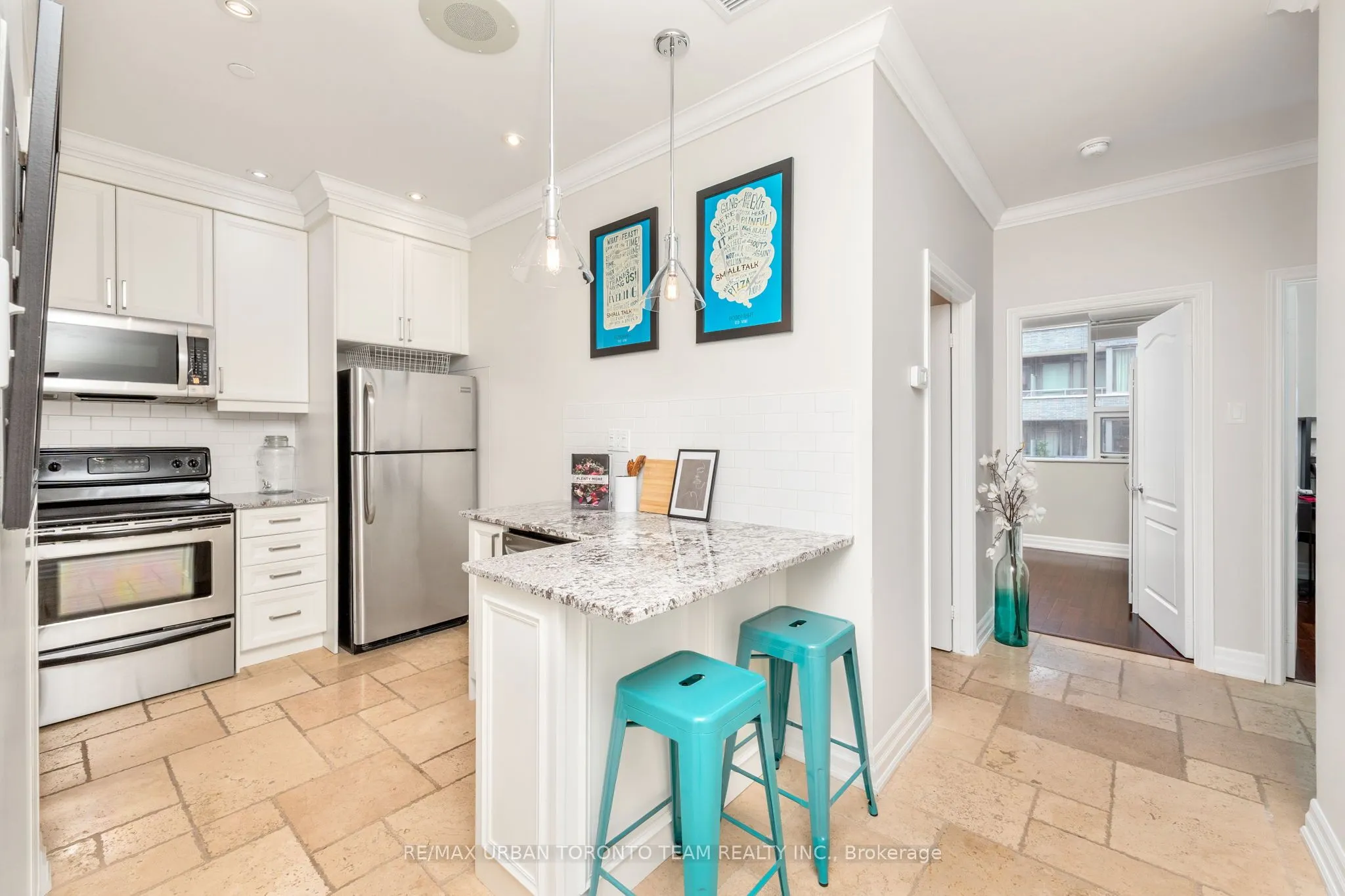 393 King Street W, #401