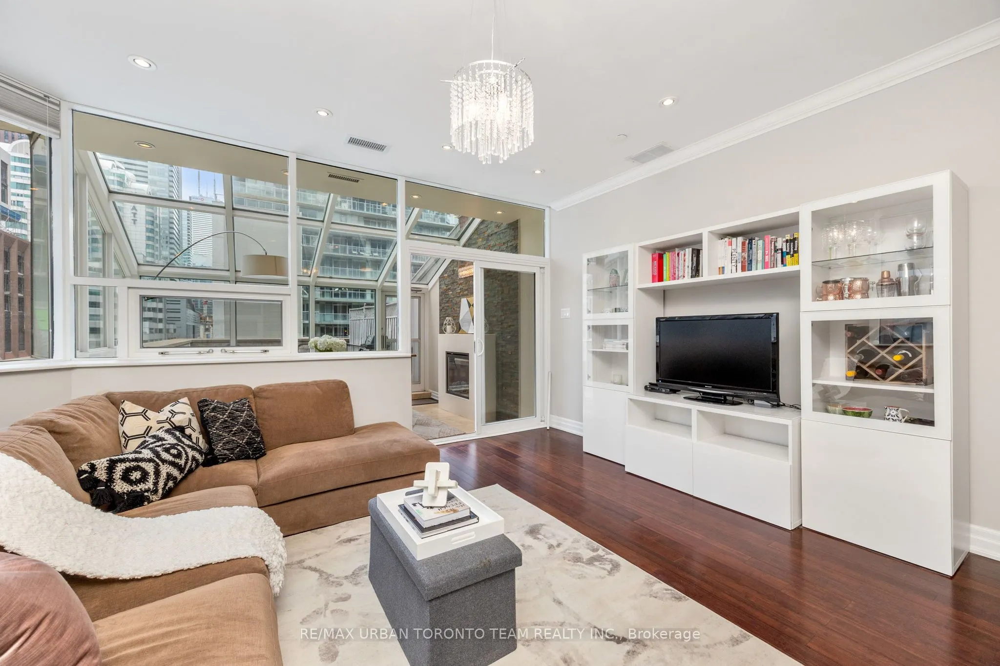 393 King Street W, #401