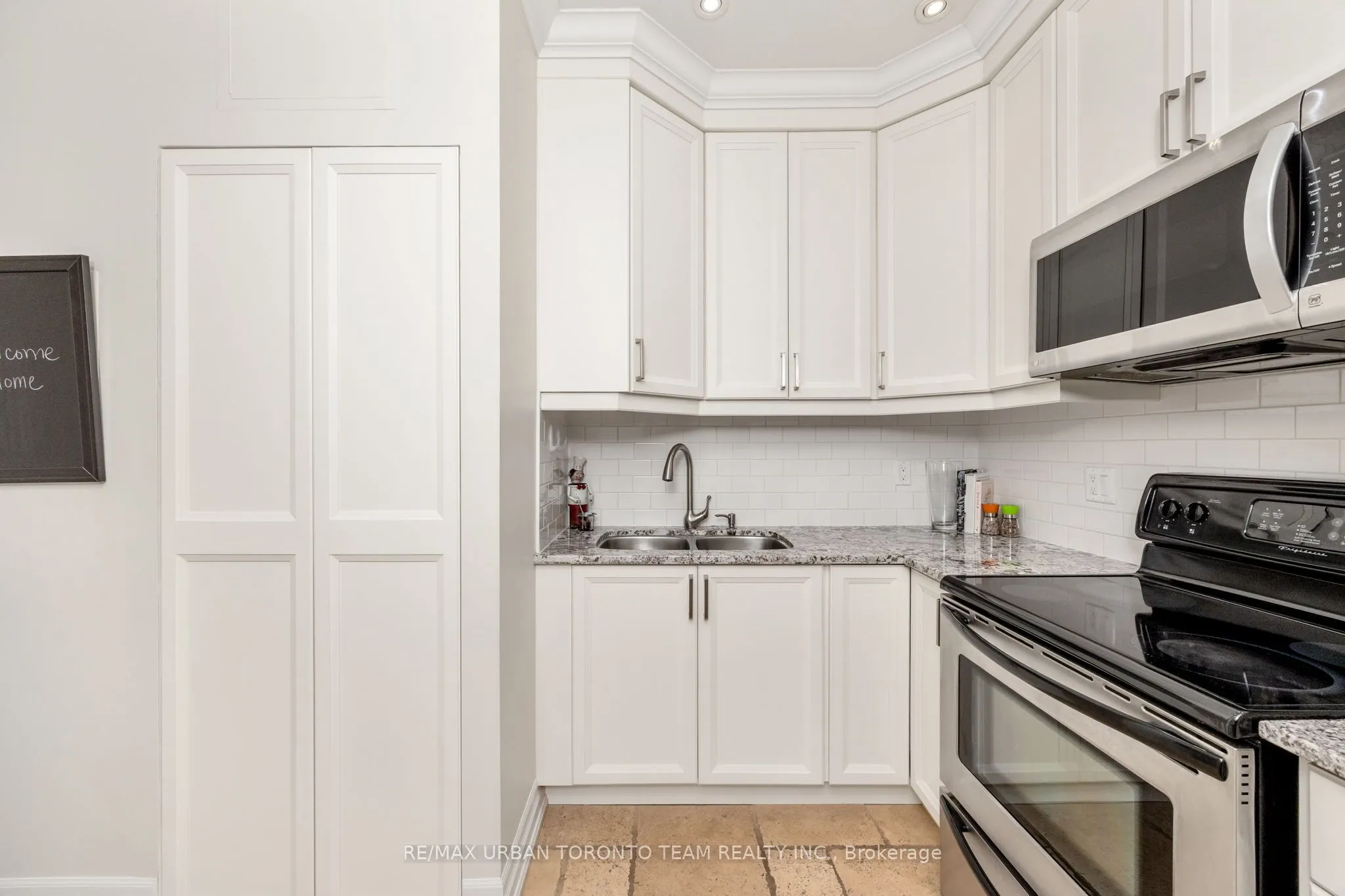 393 King Street W, #401