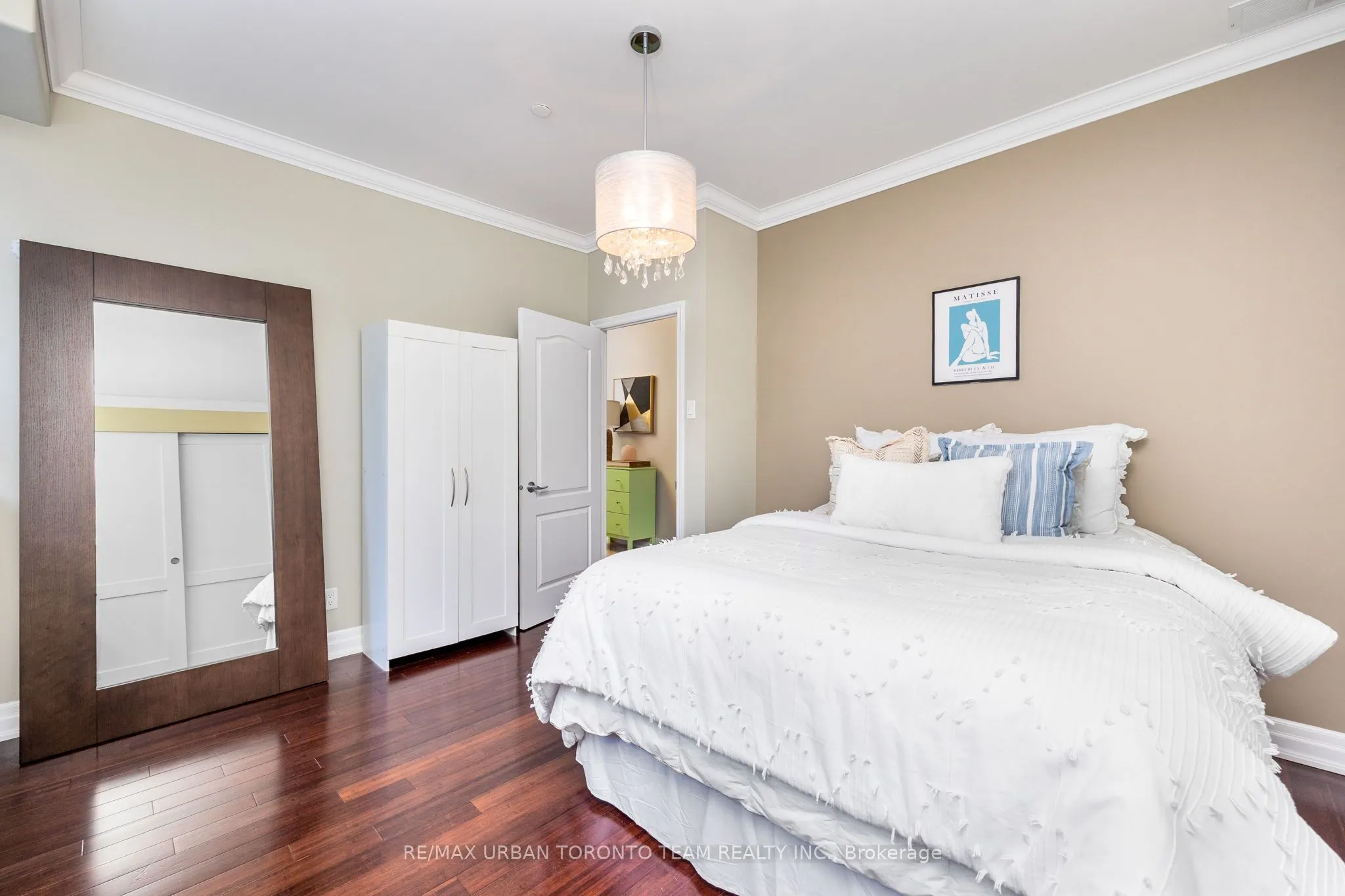 393 King Street W, #401