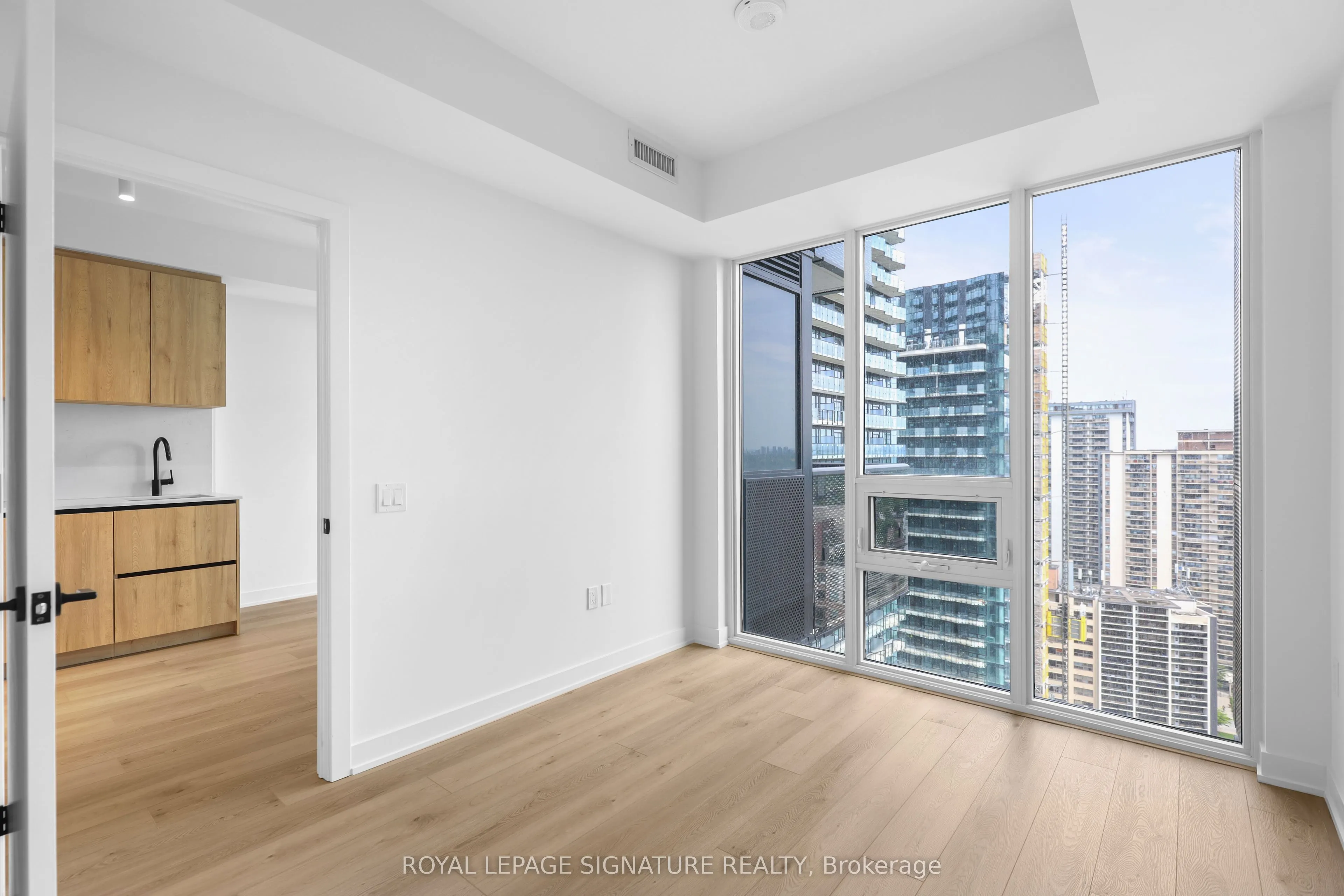 117 Broadway Avenue, #2208