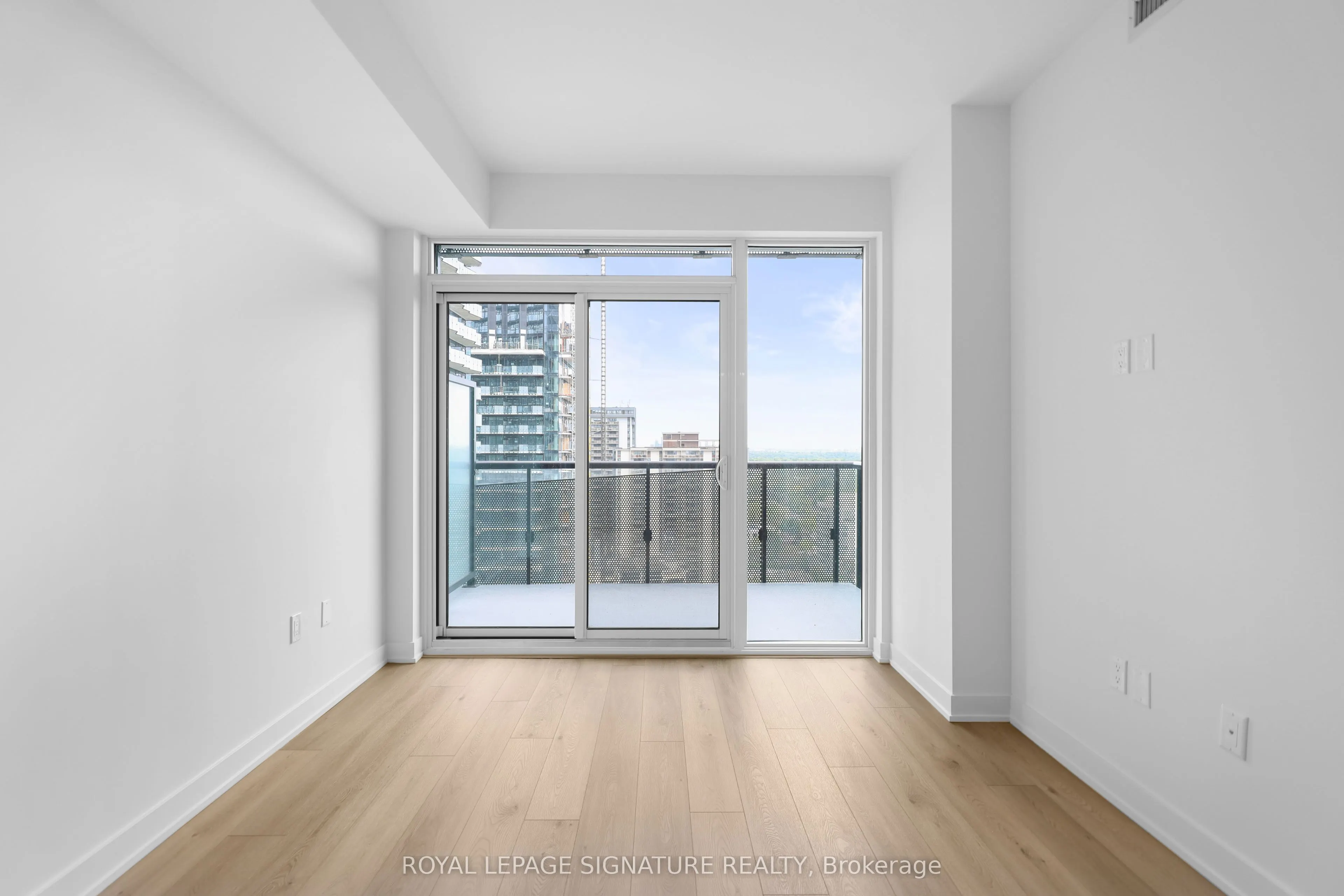 117 Broadway Avenue, #2208