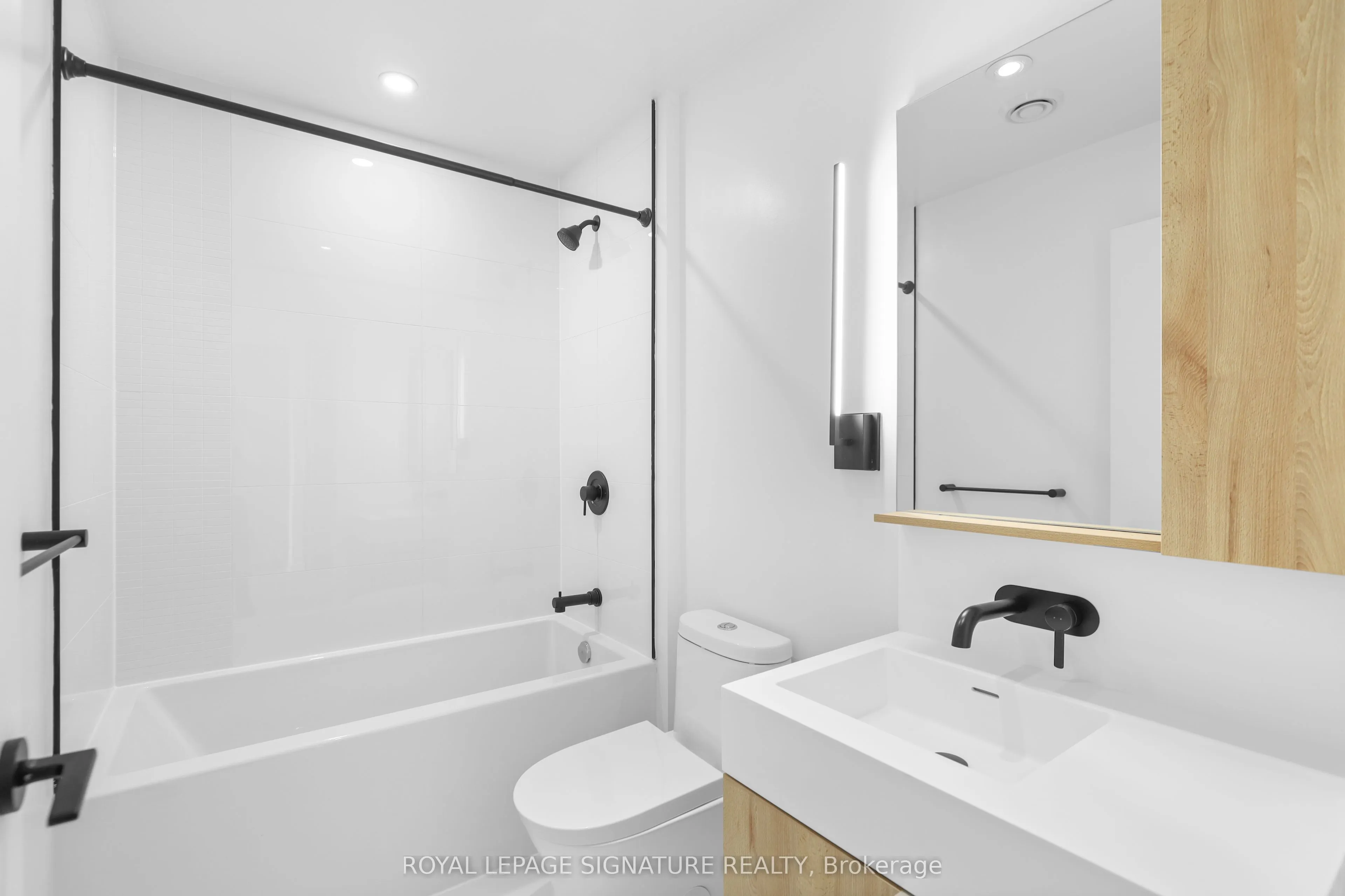 117 Broadway Avenue, #2208