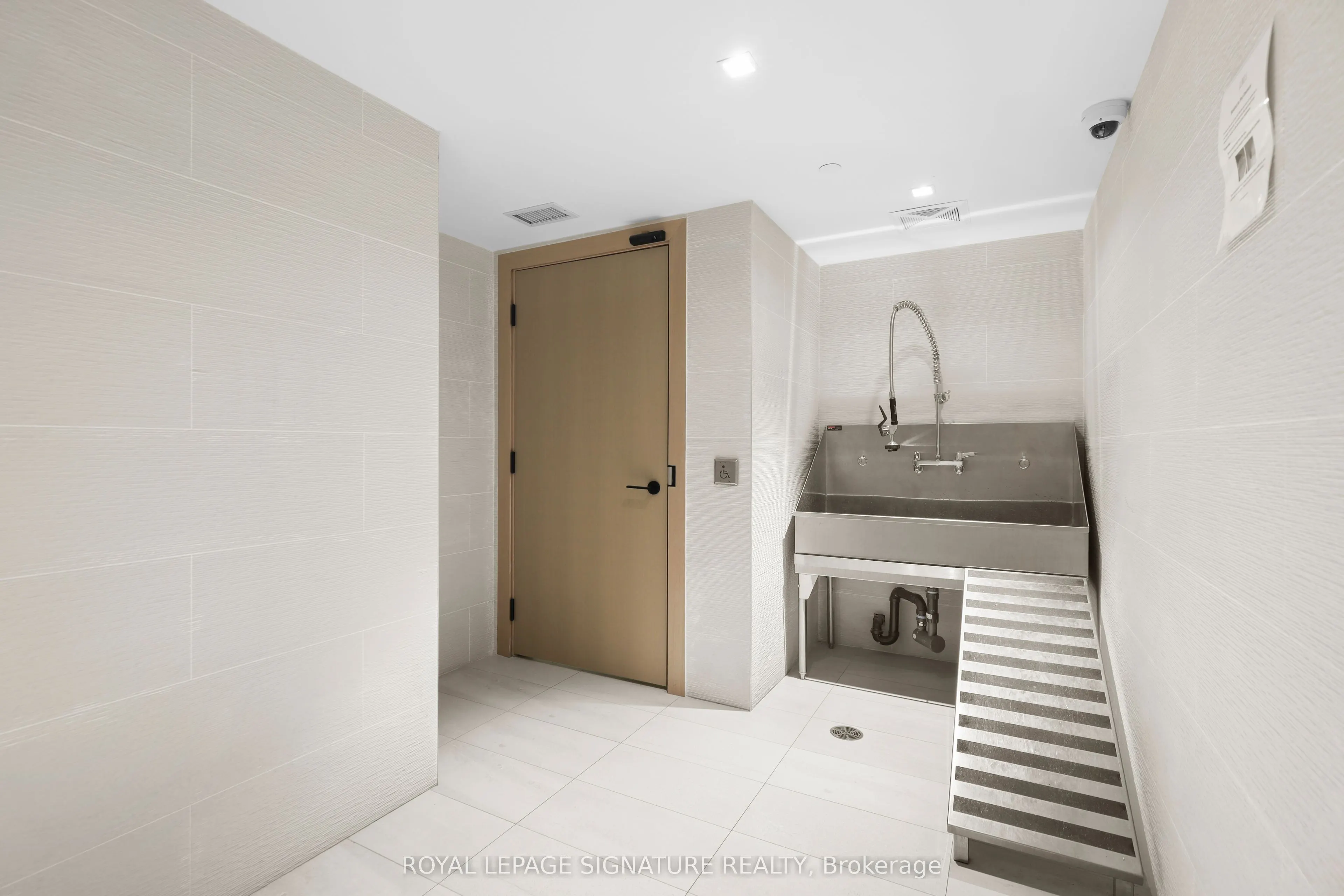 117 Broadway Avenue, #2208