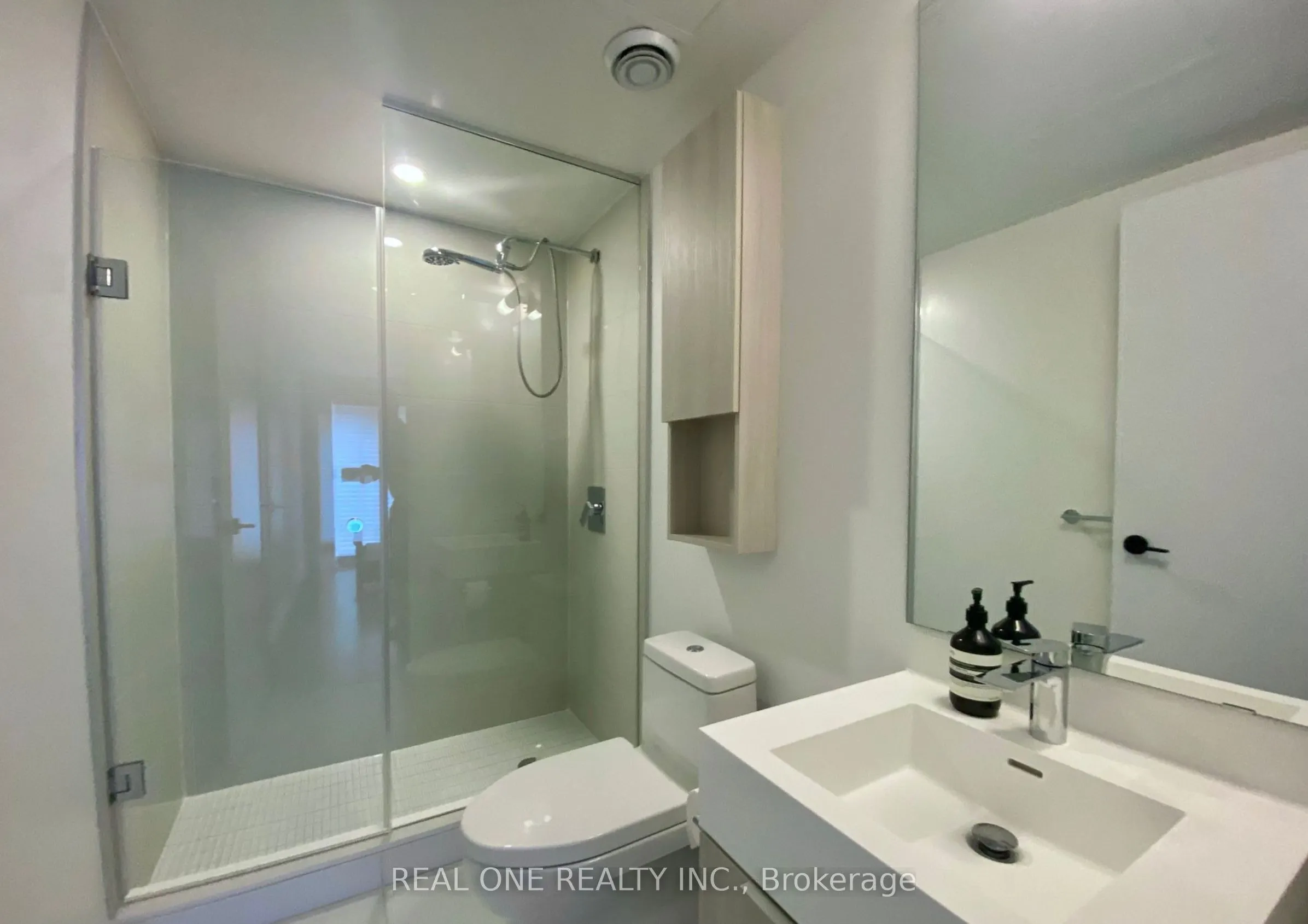 180 Mill Street, #S123