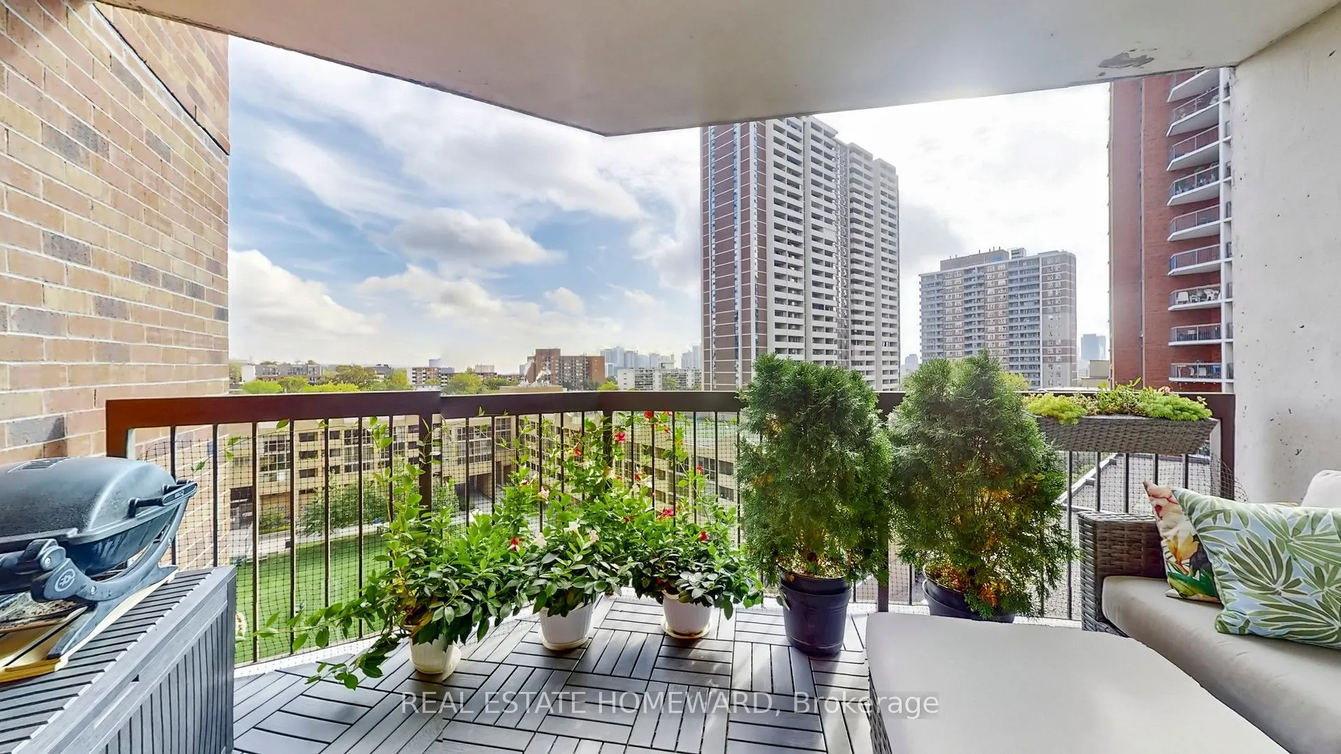 77 Maitland Place, #920