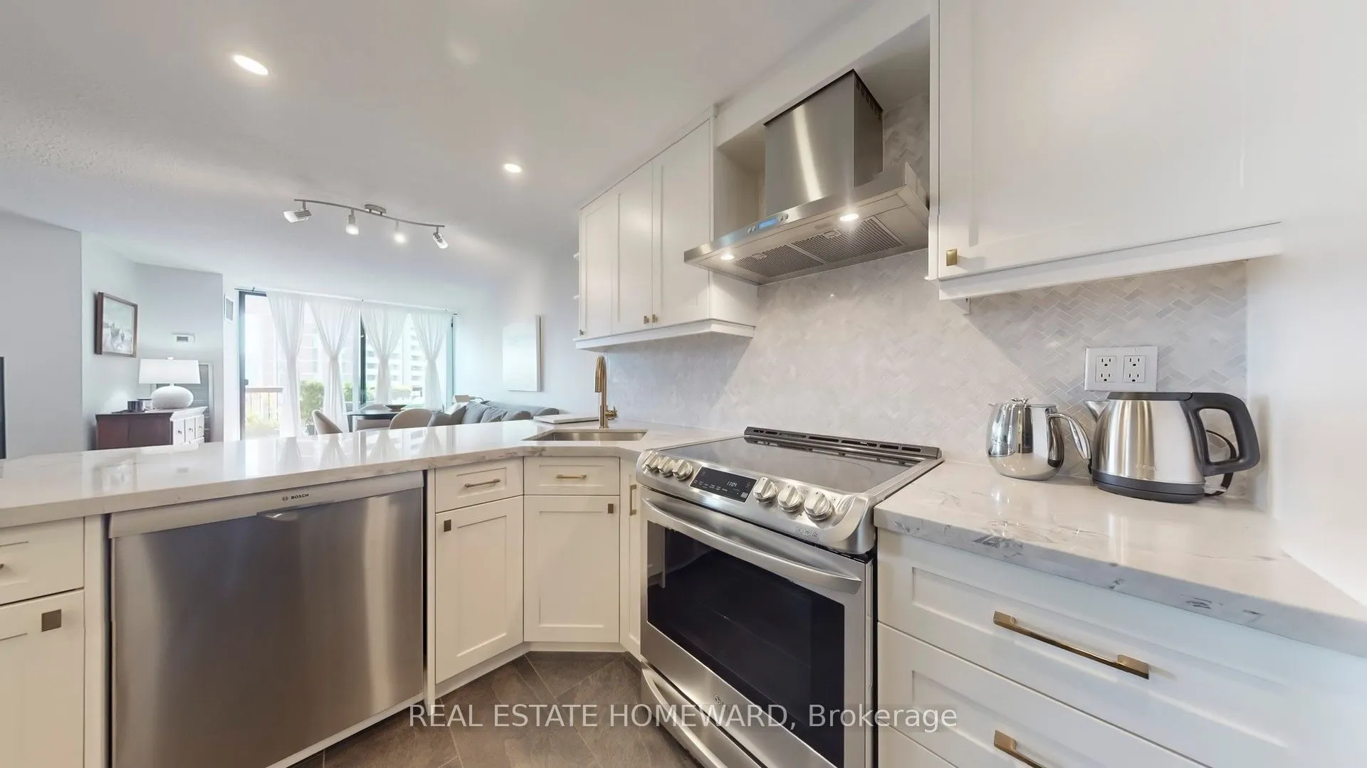 77 Maitland Place, #920