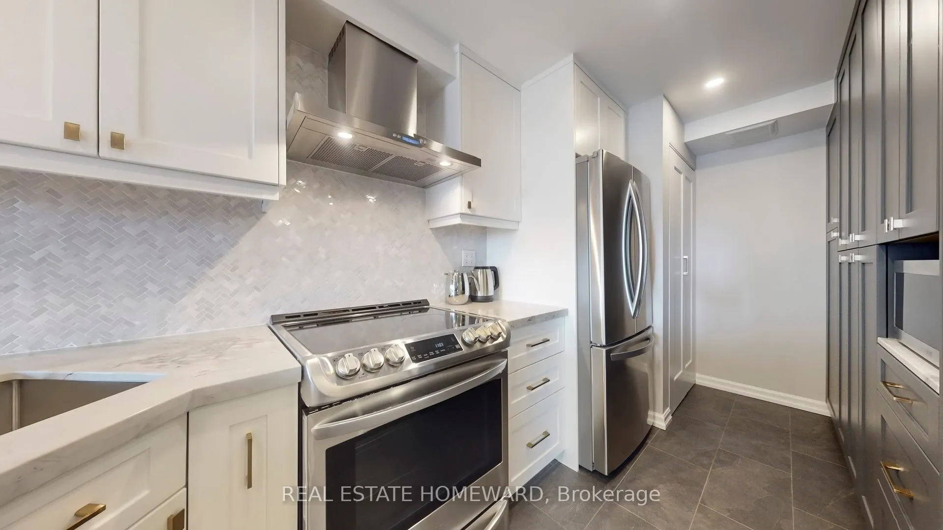 77 Maitland Place, #920