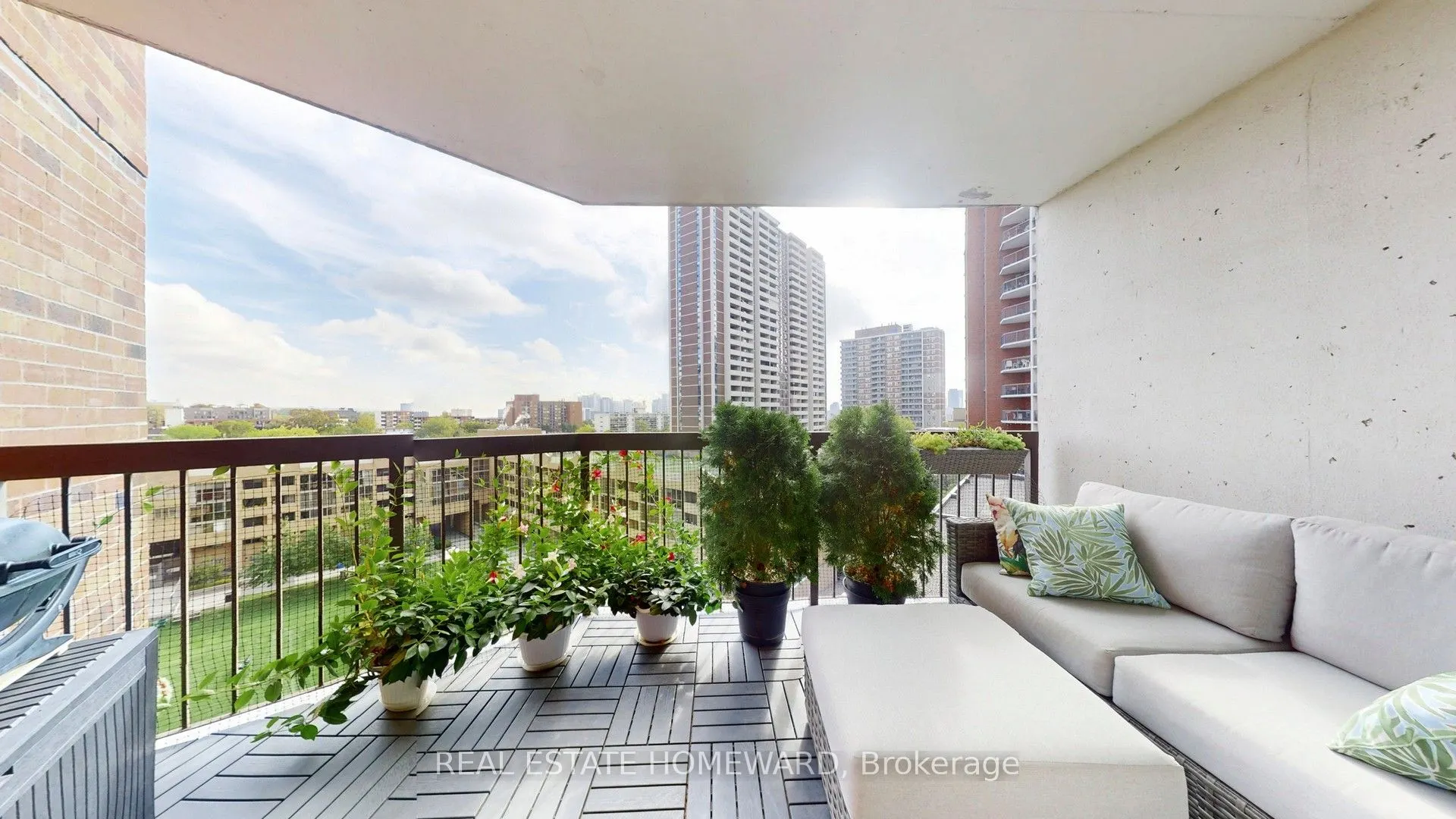 77 Maitland Place, #920