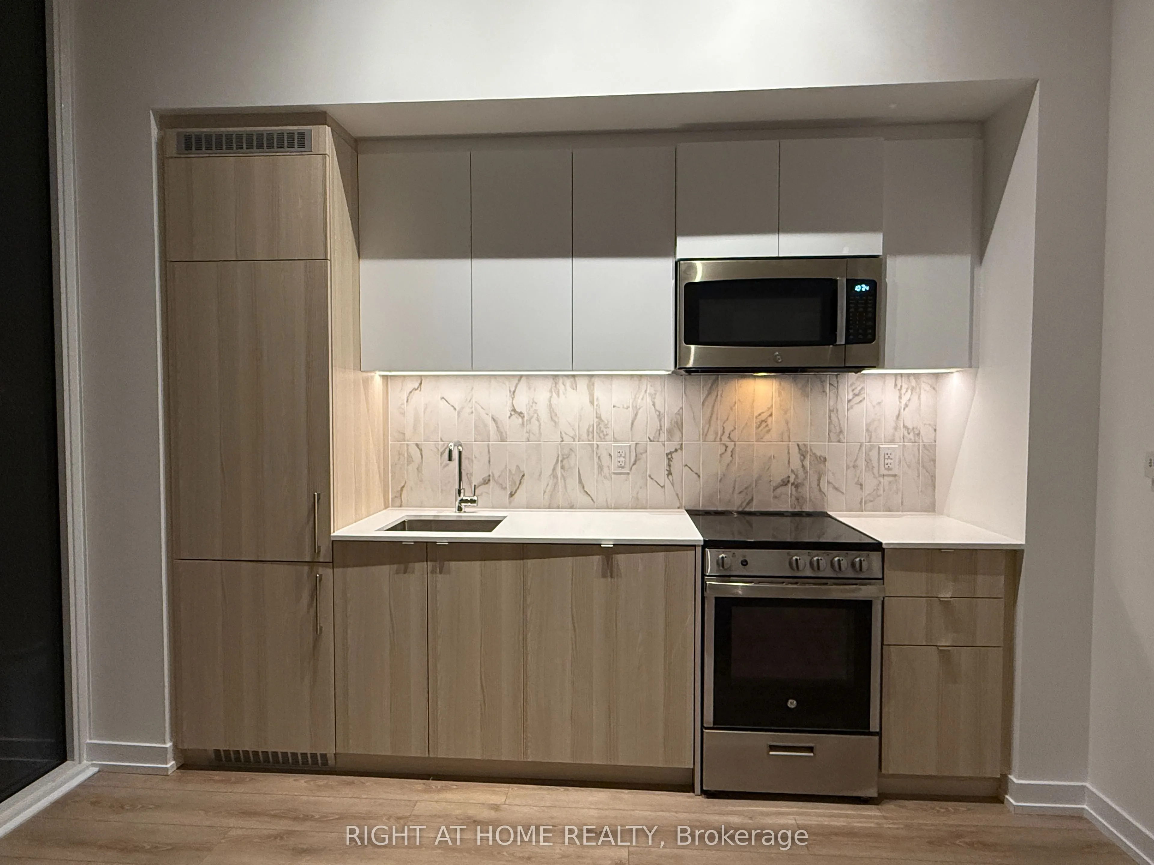 500 Dupont Street, #214