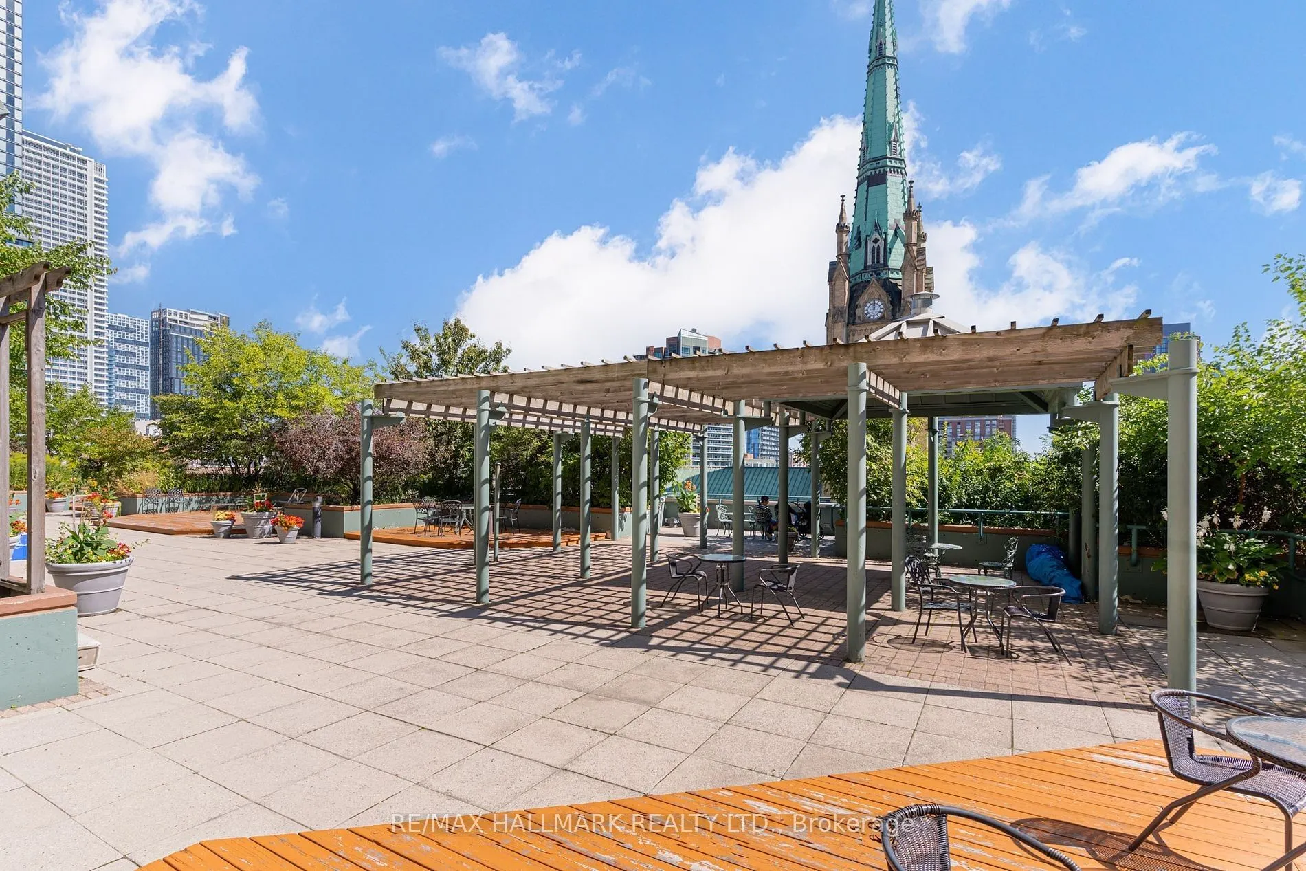 92 King Street E, #216