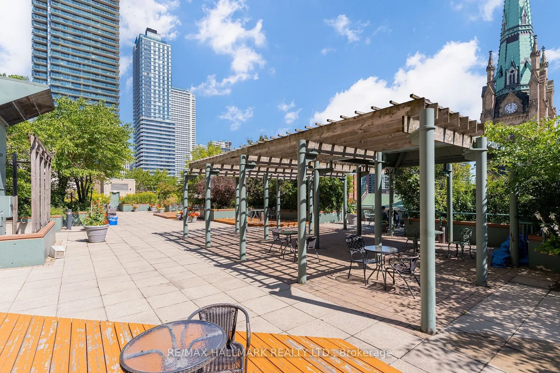 92 King Street E, #216