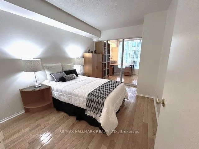 92 King Street E, #216