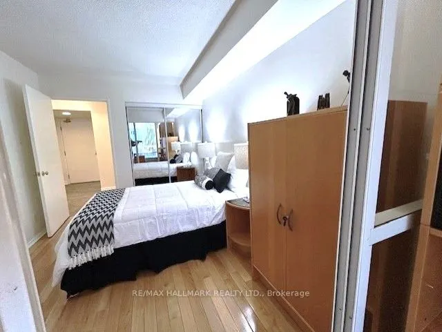 92 King Street E, #216