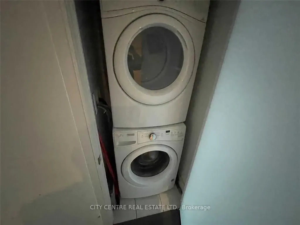 525 Adelaide Street W, #1703