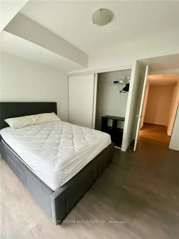 525 Adelaide Street W, #1703