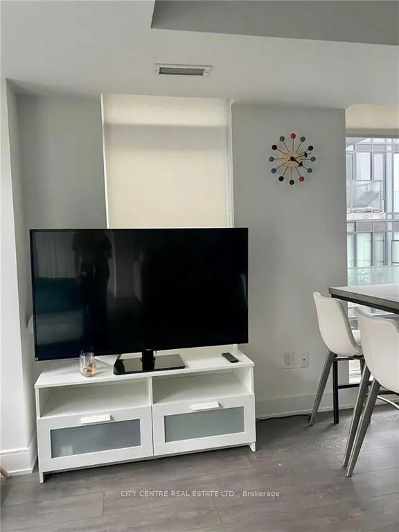 525 Adelaide Street W, #1703