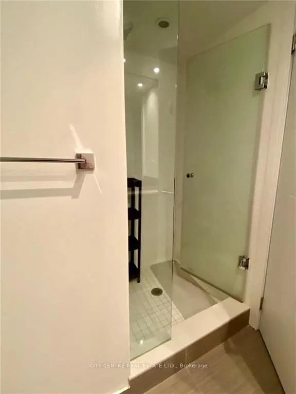 525 Adelaide Street W, #1703