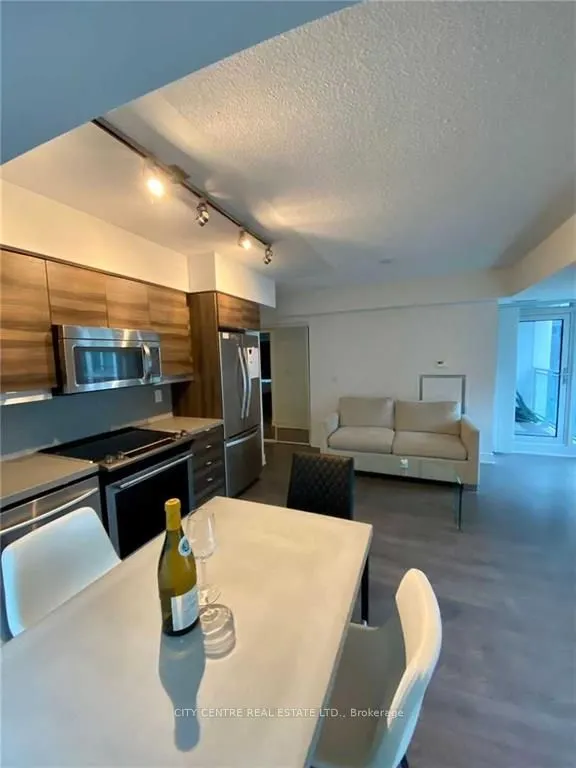 525 Adelaide Street W, #1703